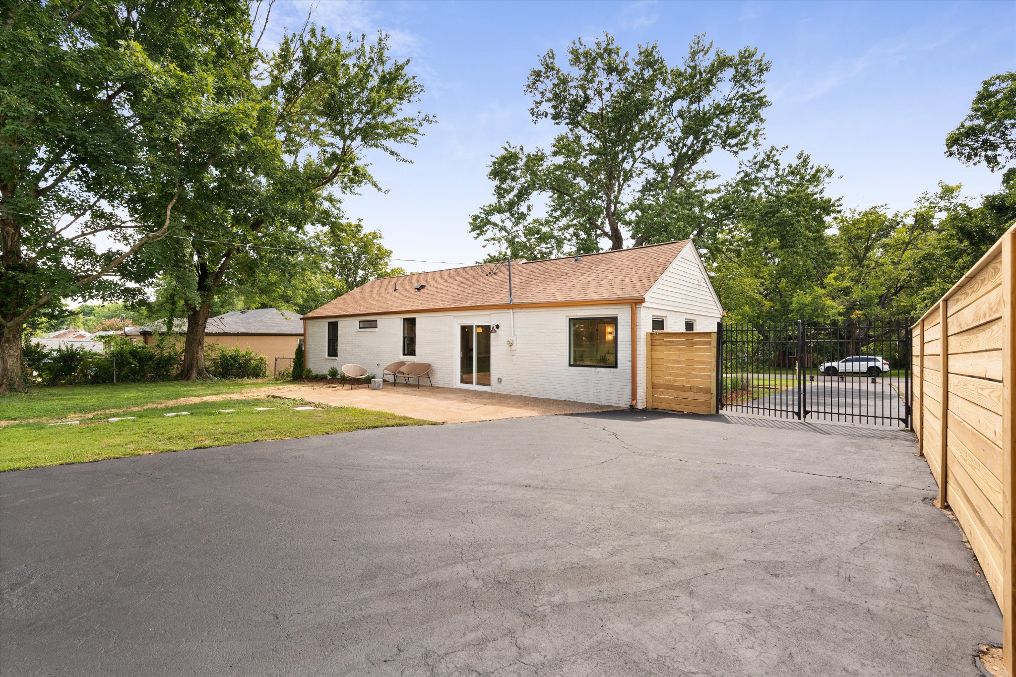215 Cottage Ln
