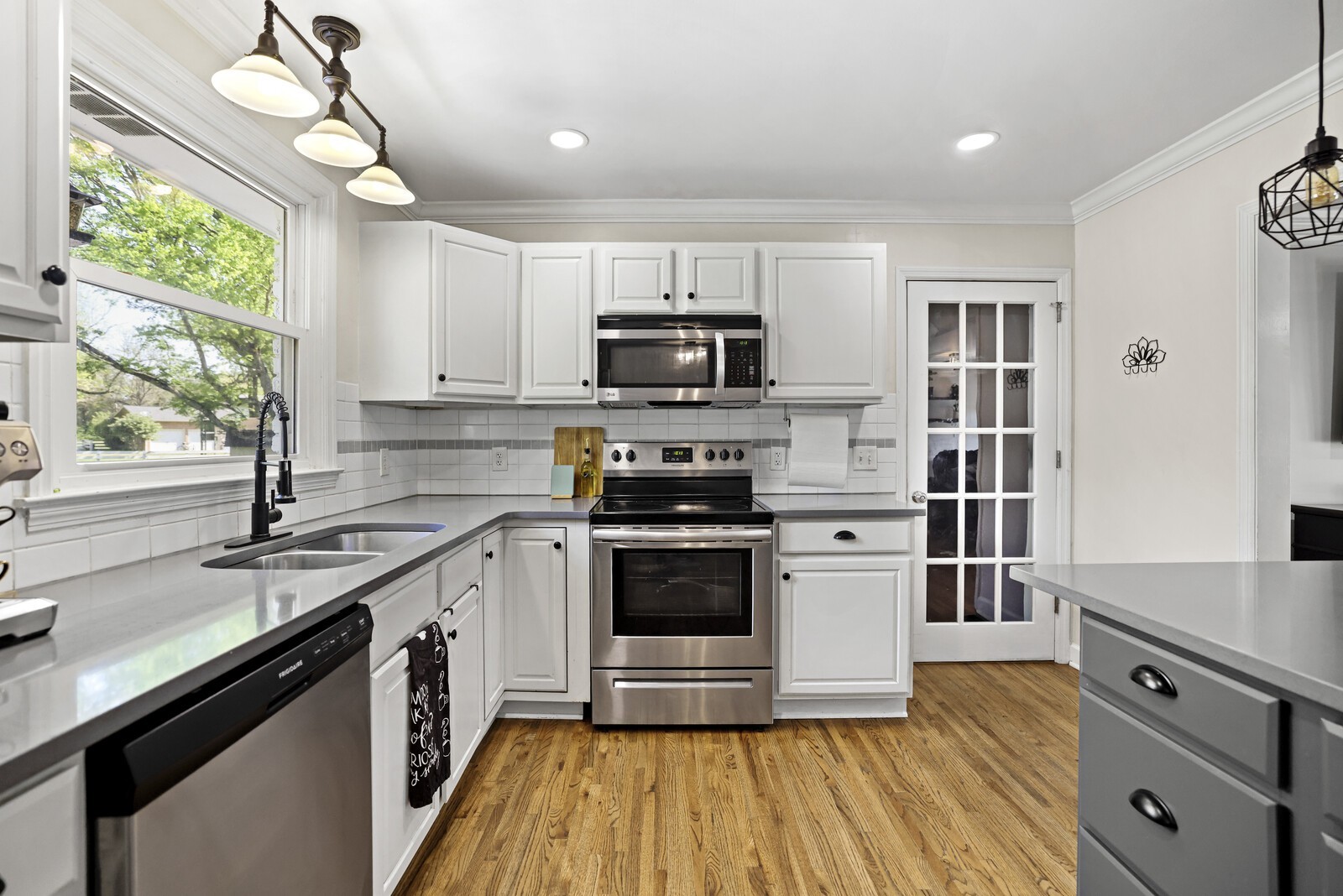 1136 Howell Dr