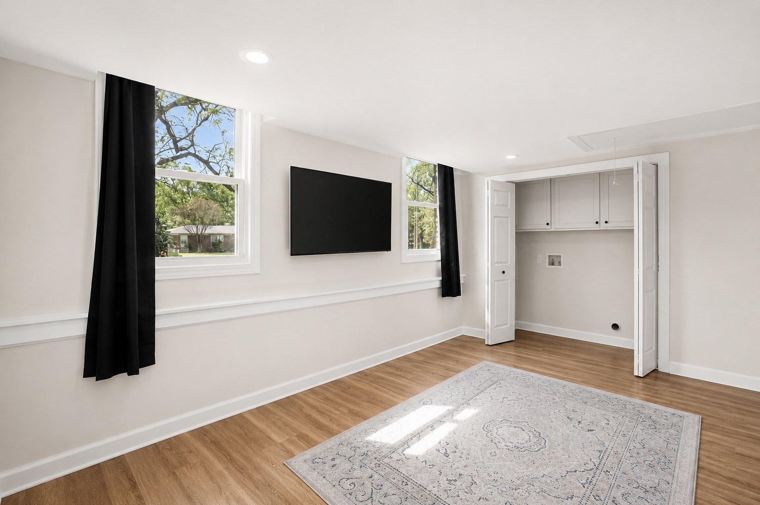 1136 Howell Dr