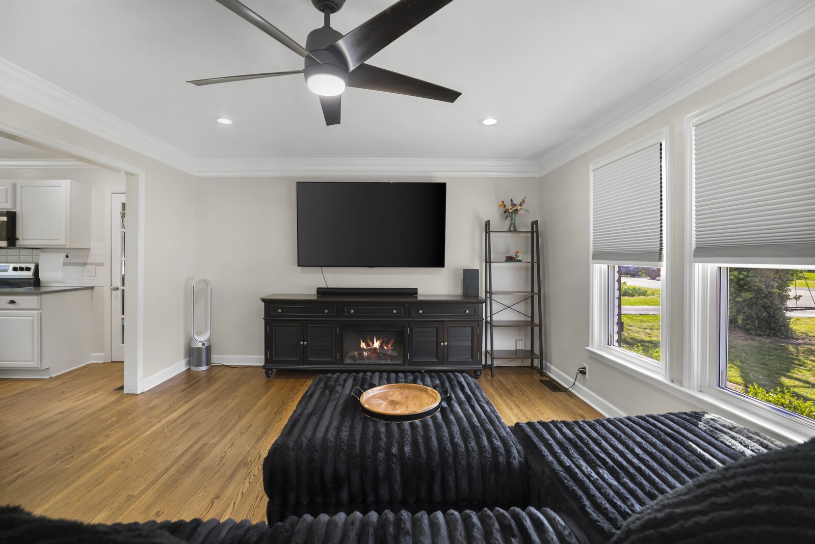 1136 Howell Dr