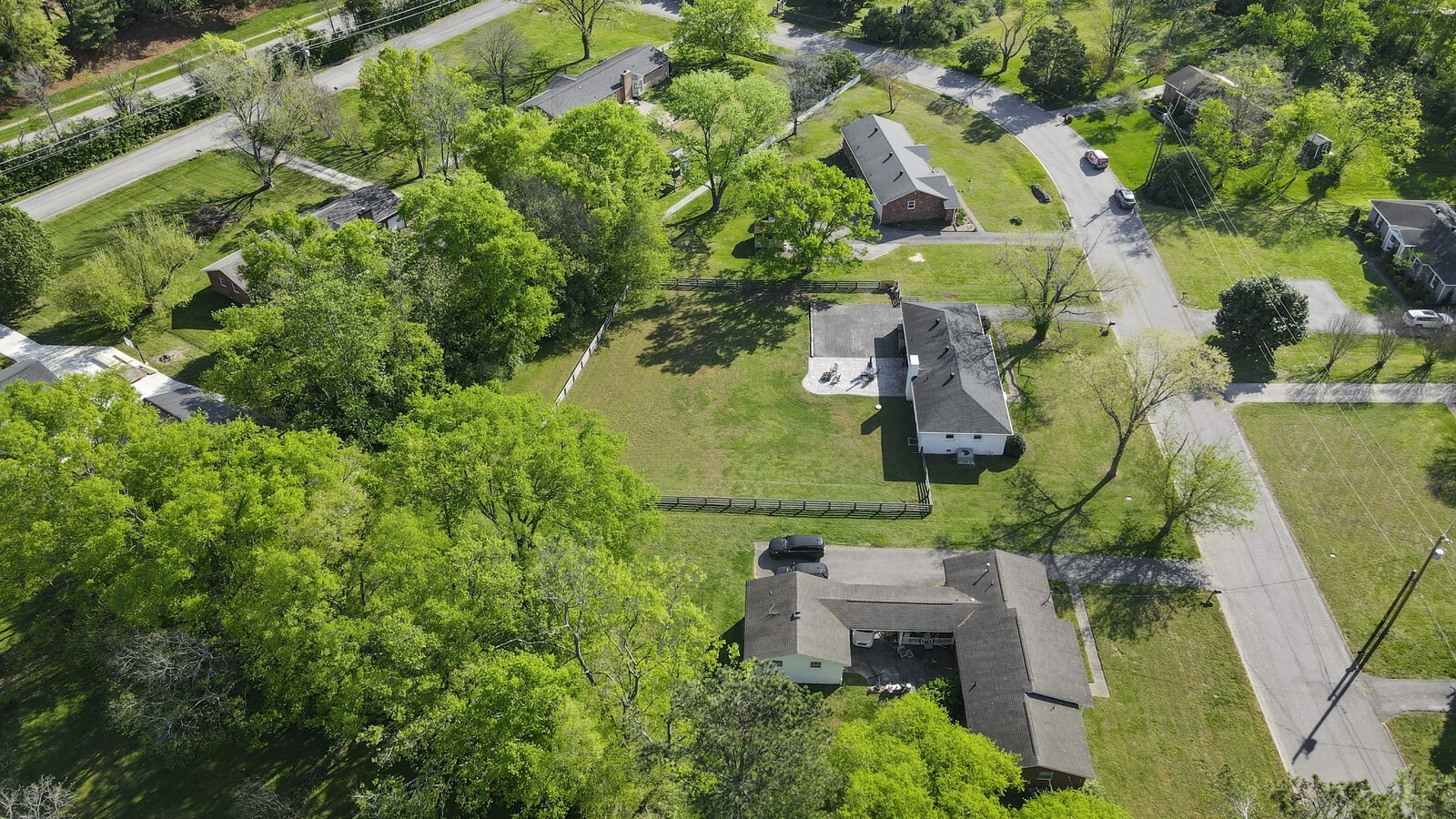 1136 Howell Dr