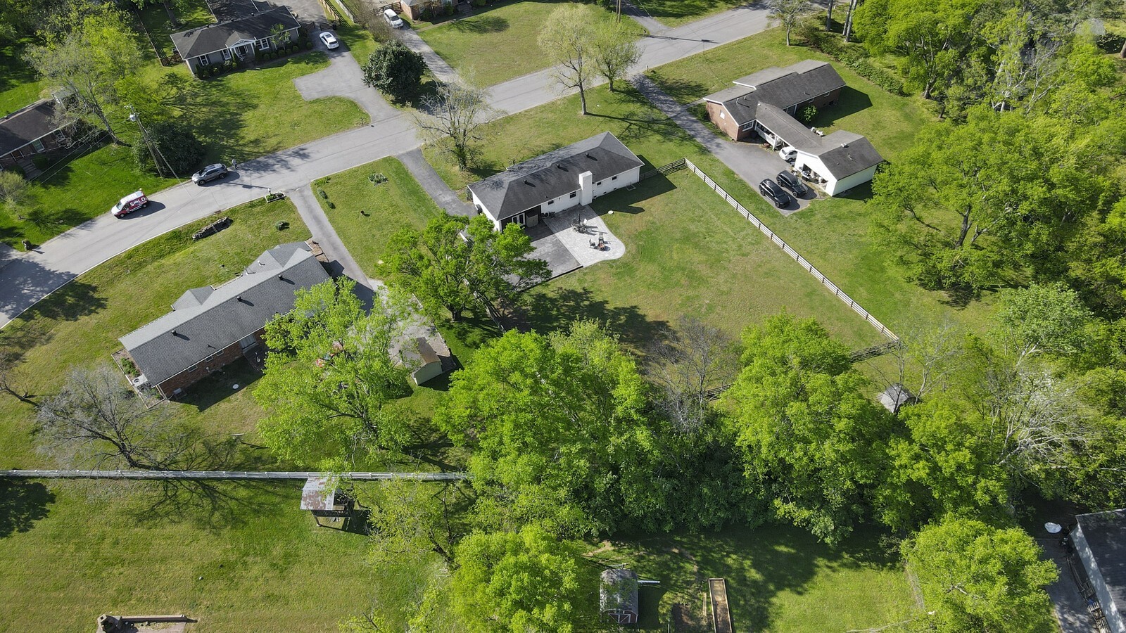 1136 Howell Dr