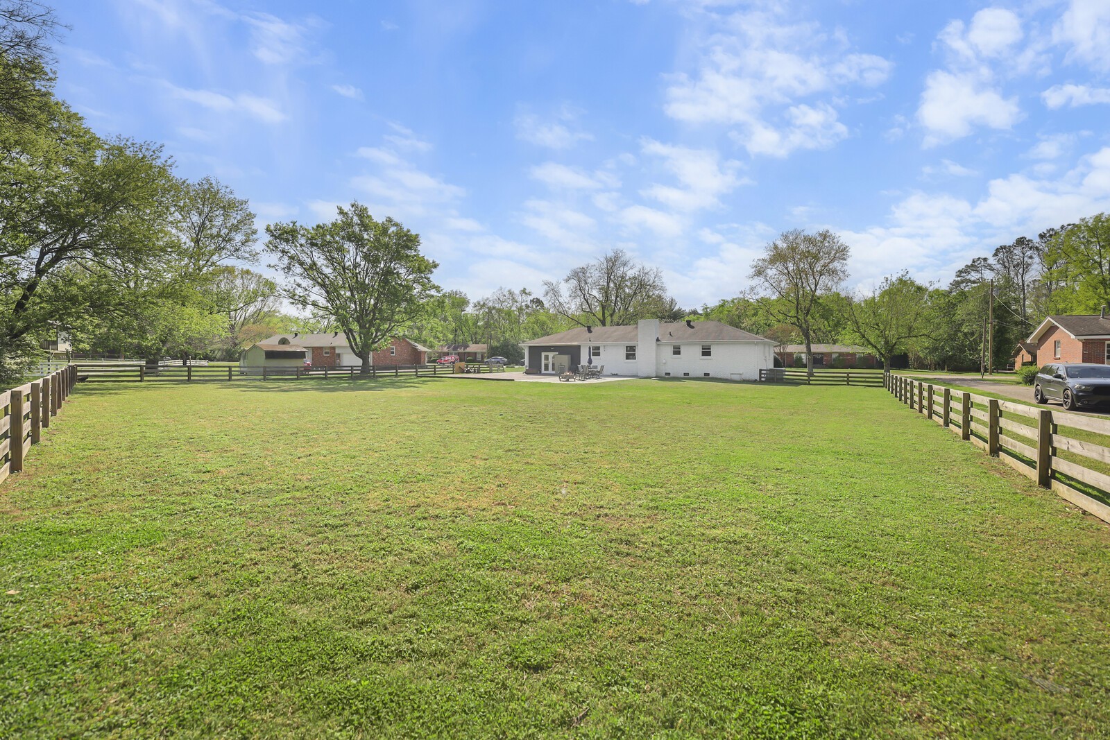 1136 Howell Dr