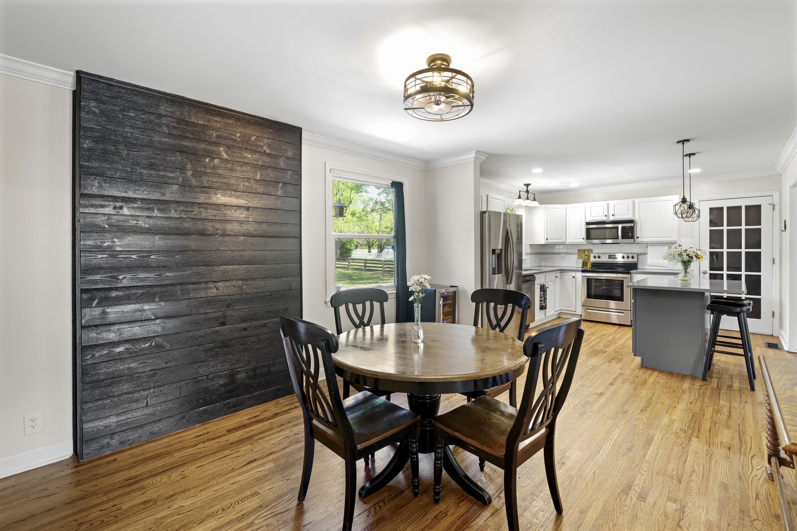 1136 Howell Dr