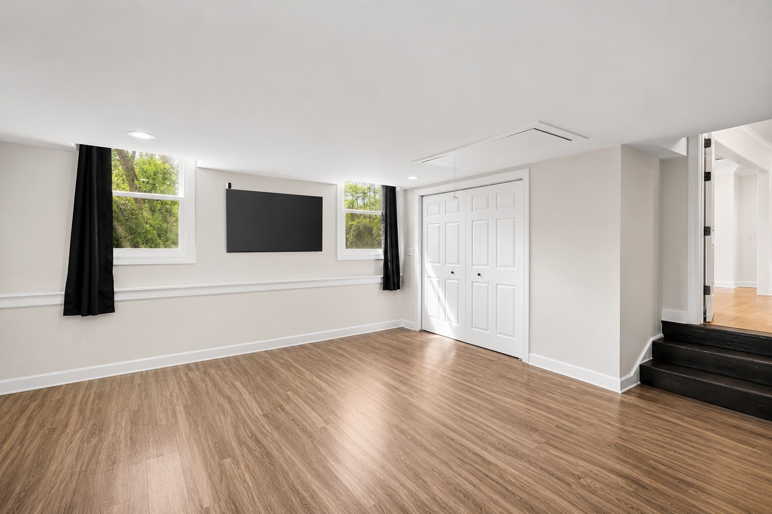 1136 Howell Dr