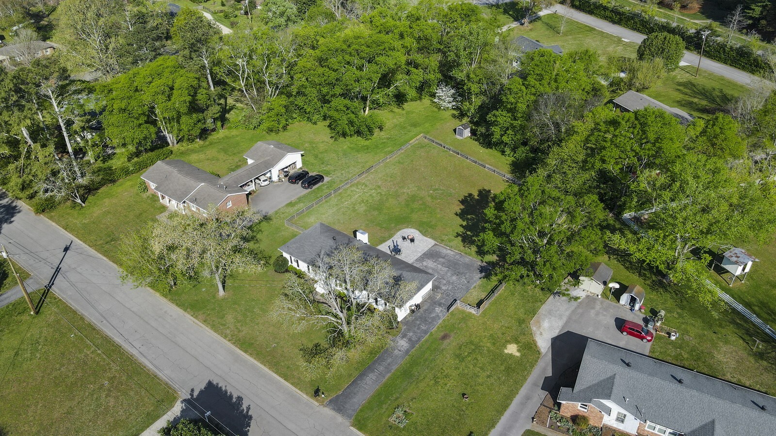 1136 Howell Dr