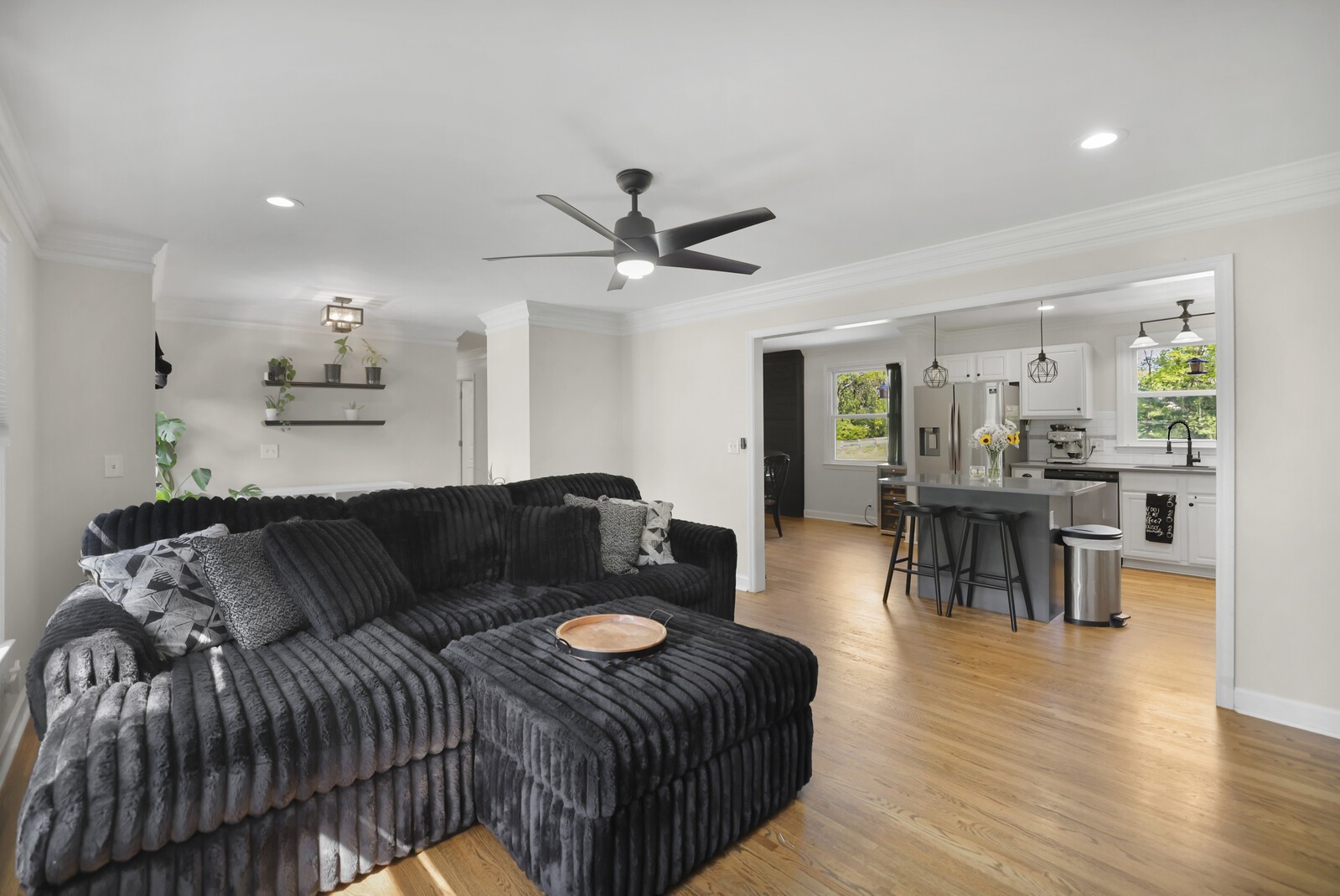 1136 Howell Dr