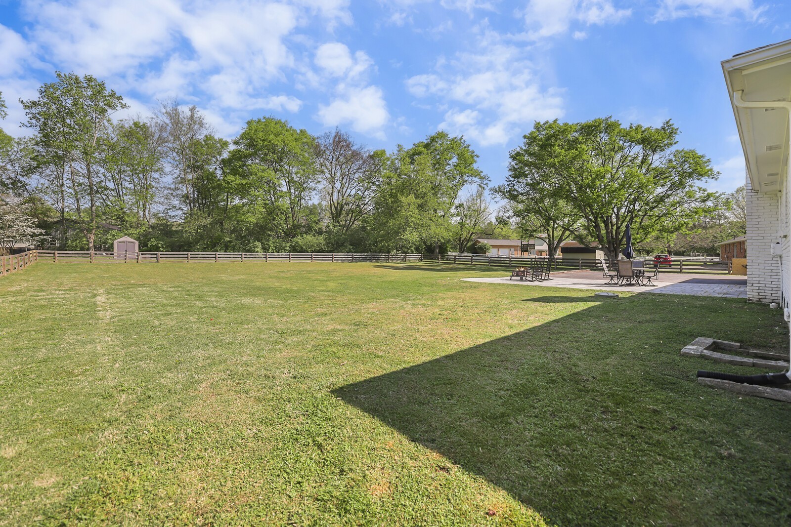 1136 Howell Dr