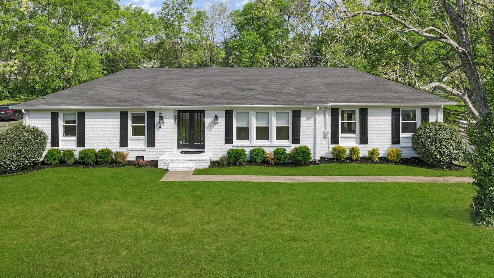 1136 Howell Dr