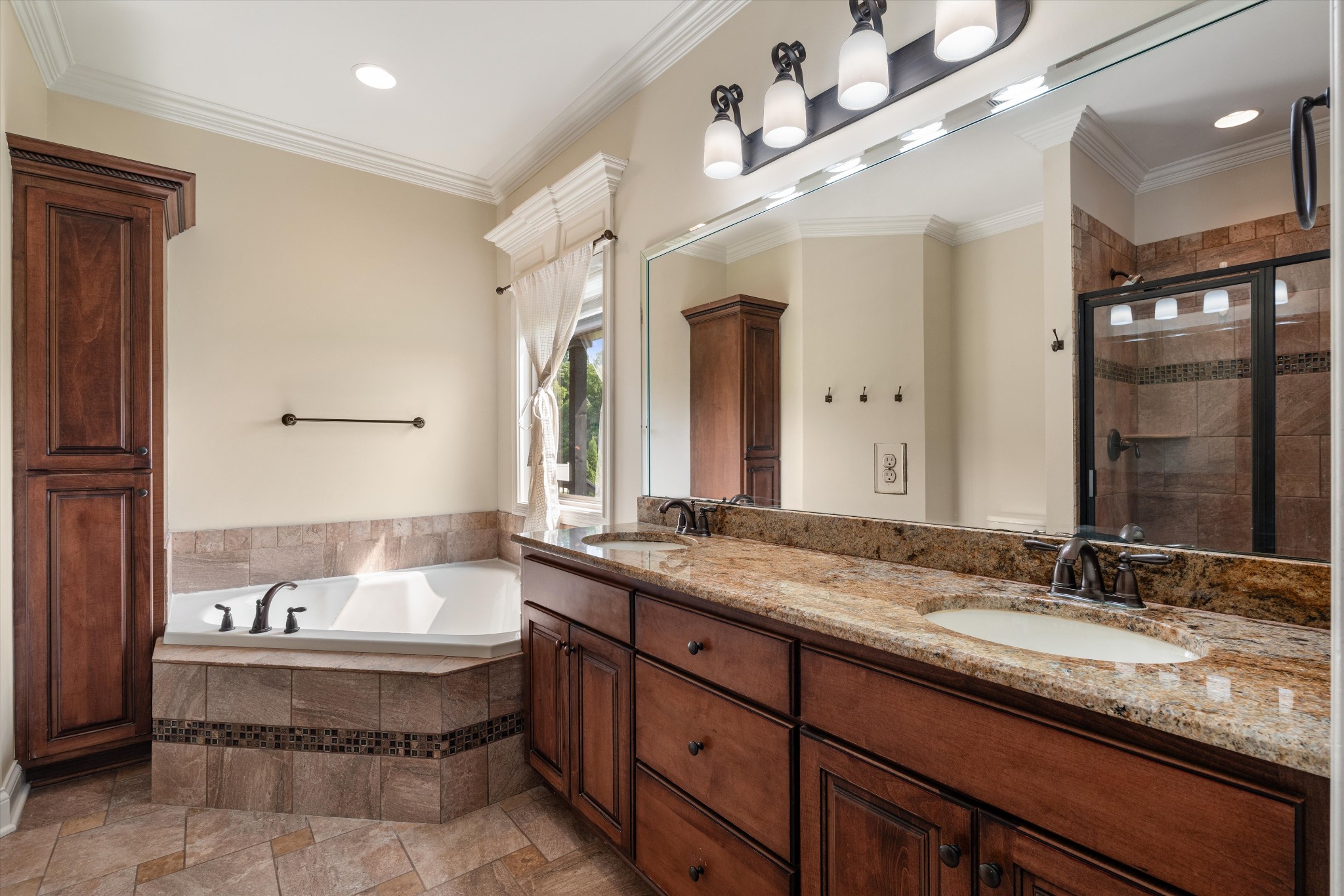 3134 Hidden Creek Dr