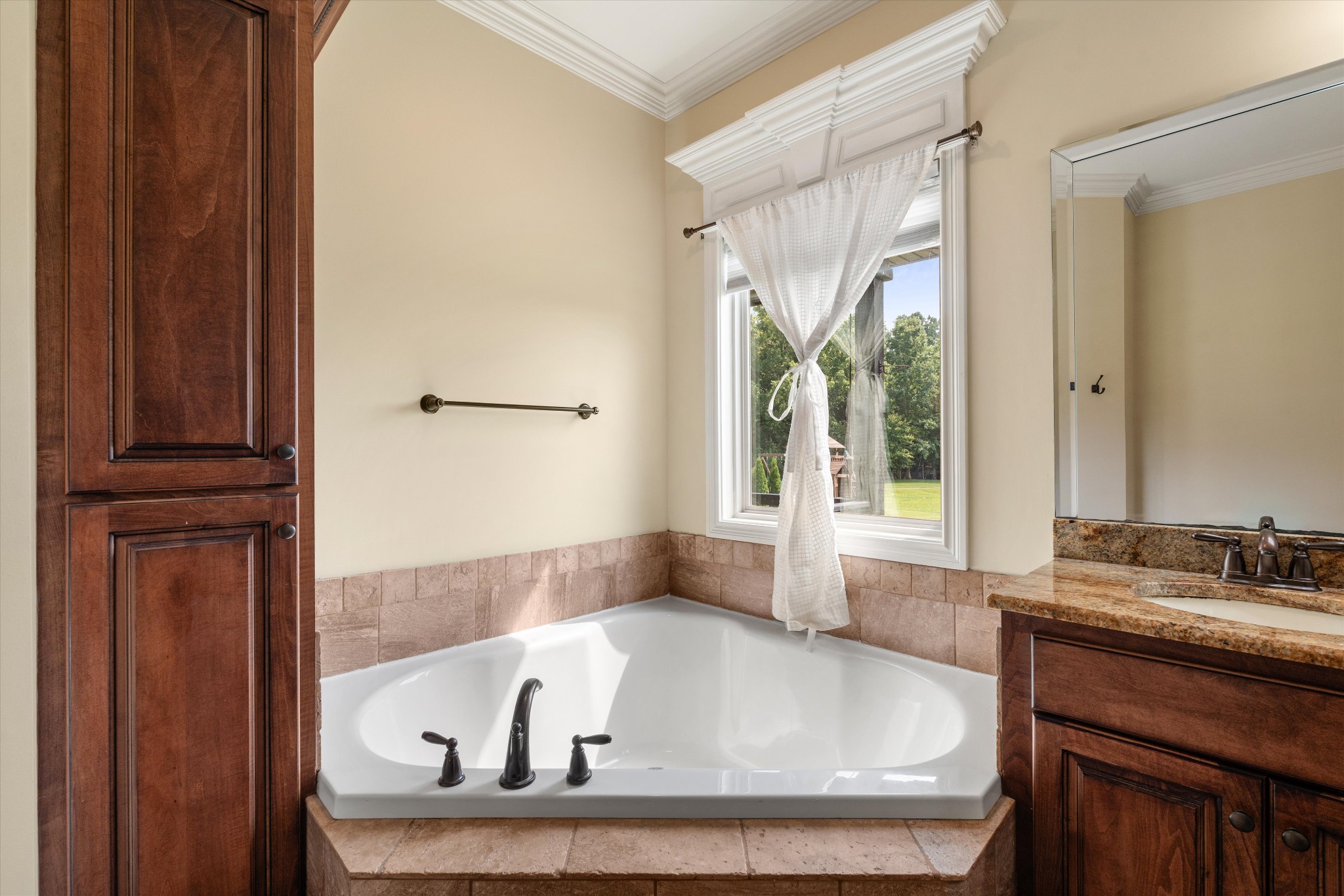 3134 Hidden Creek Dr