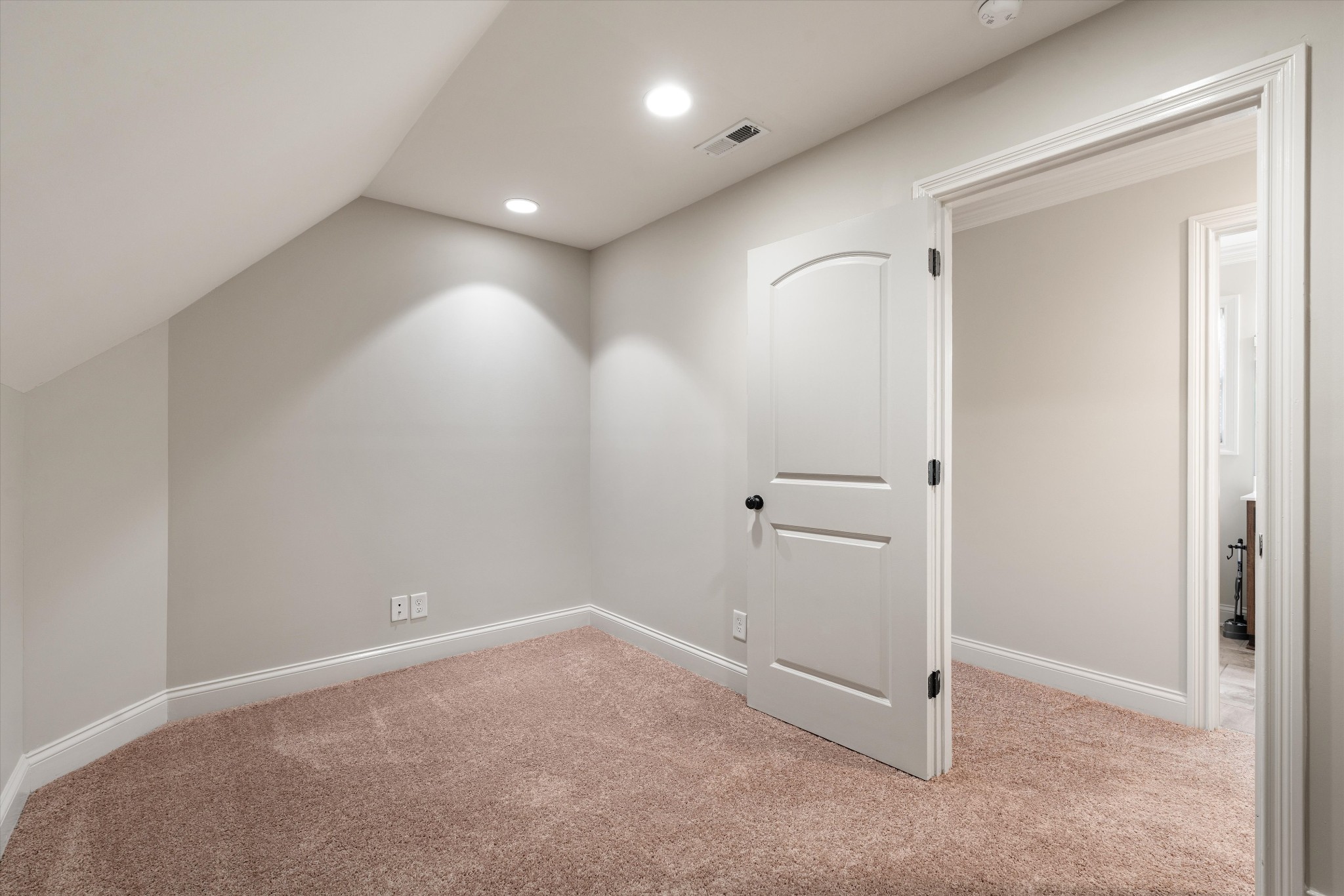 3134 Hidden Creek Dr