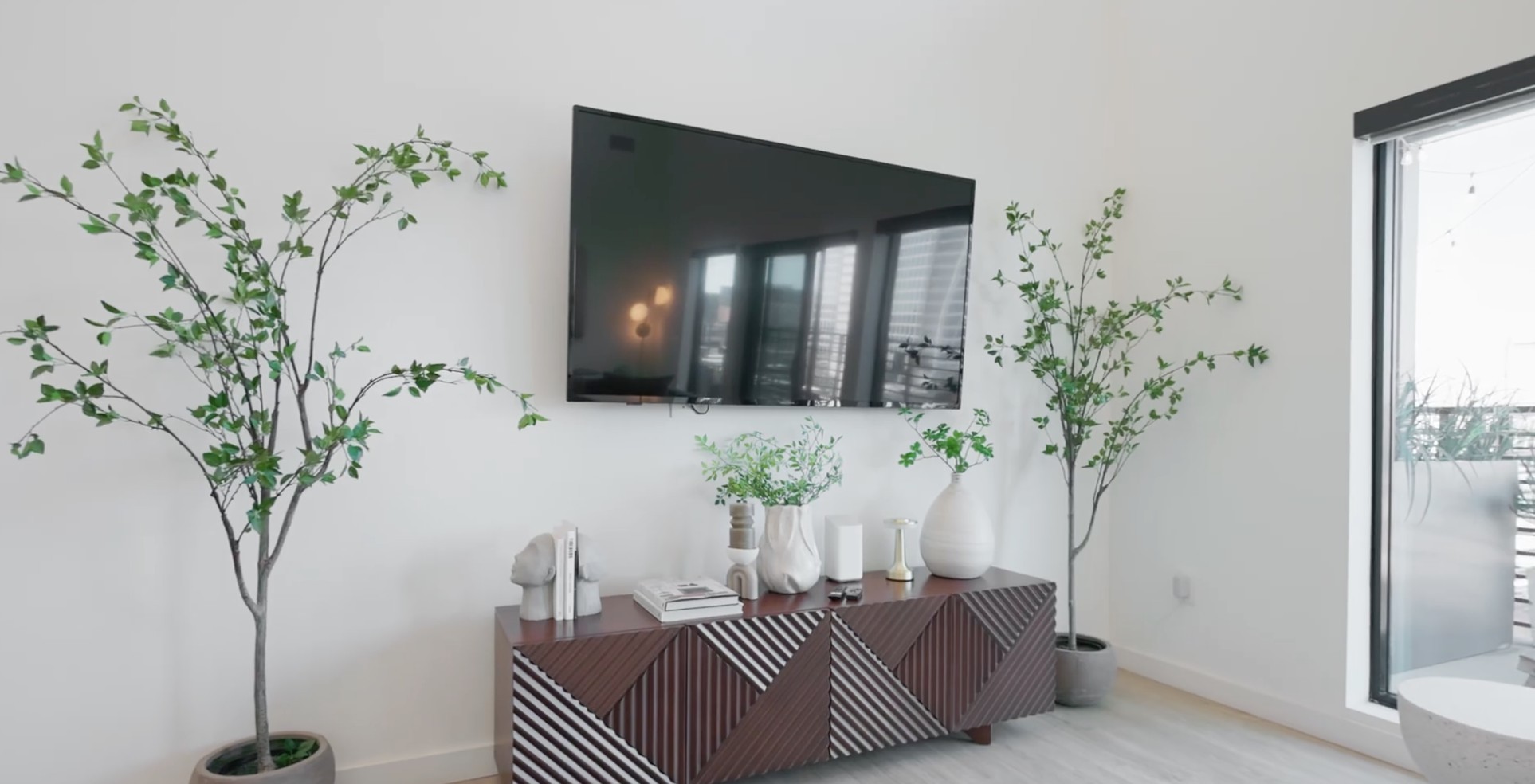635 7th Ave, S Unit: 609