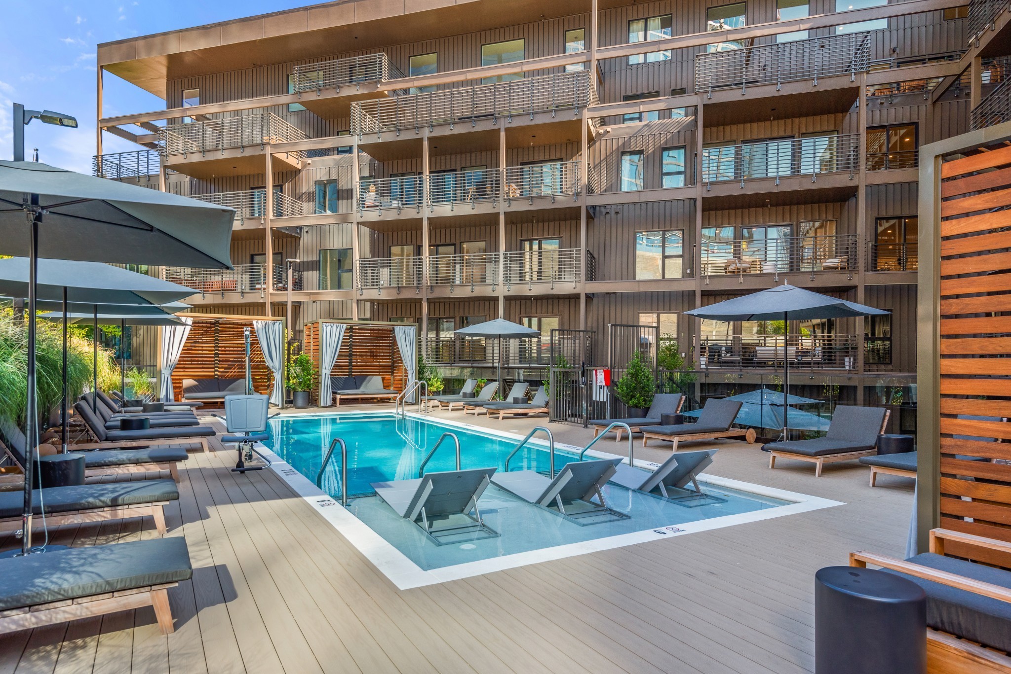 635 7th Ave, S Unit: 609