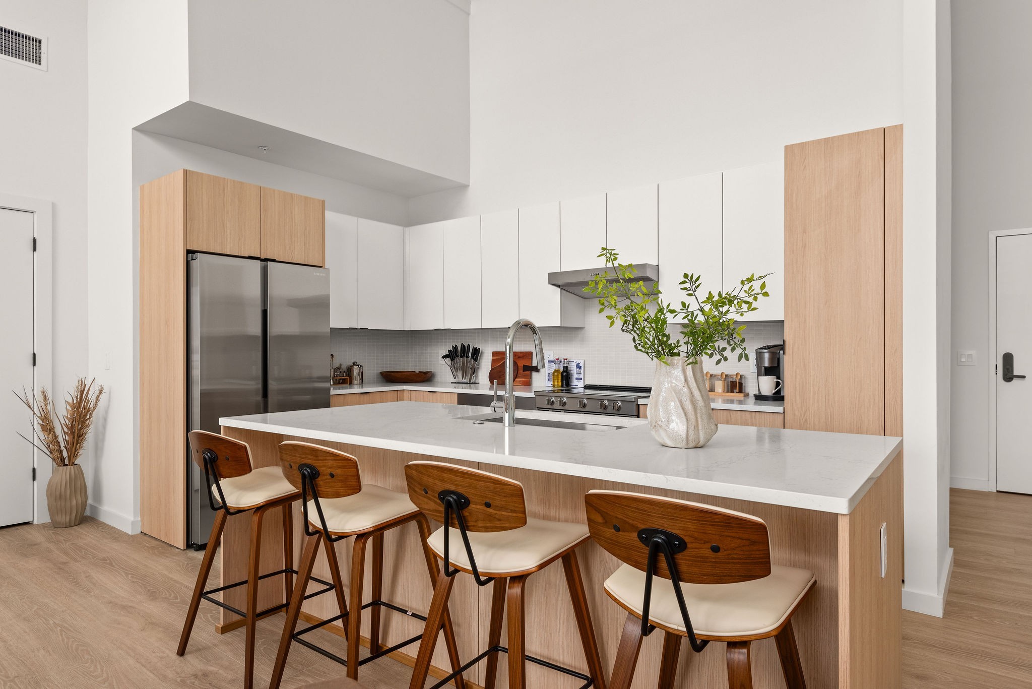 635 7th Ave, S Unit: 609