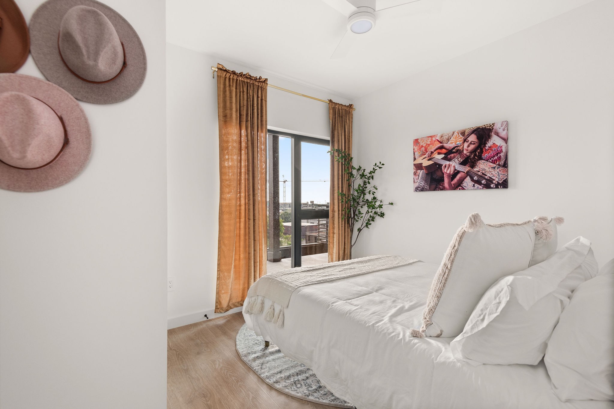 635 7th Ave, S Unit: 609