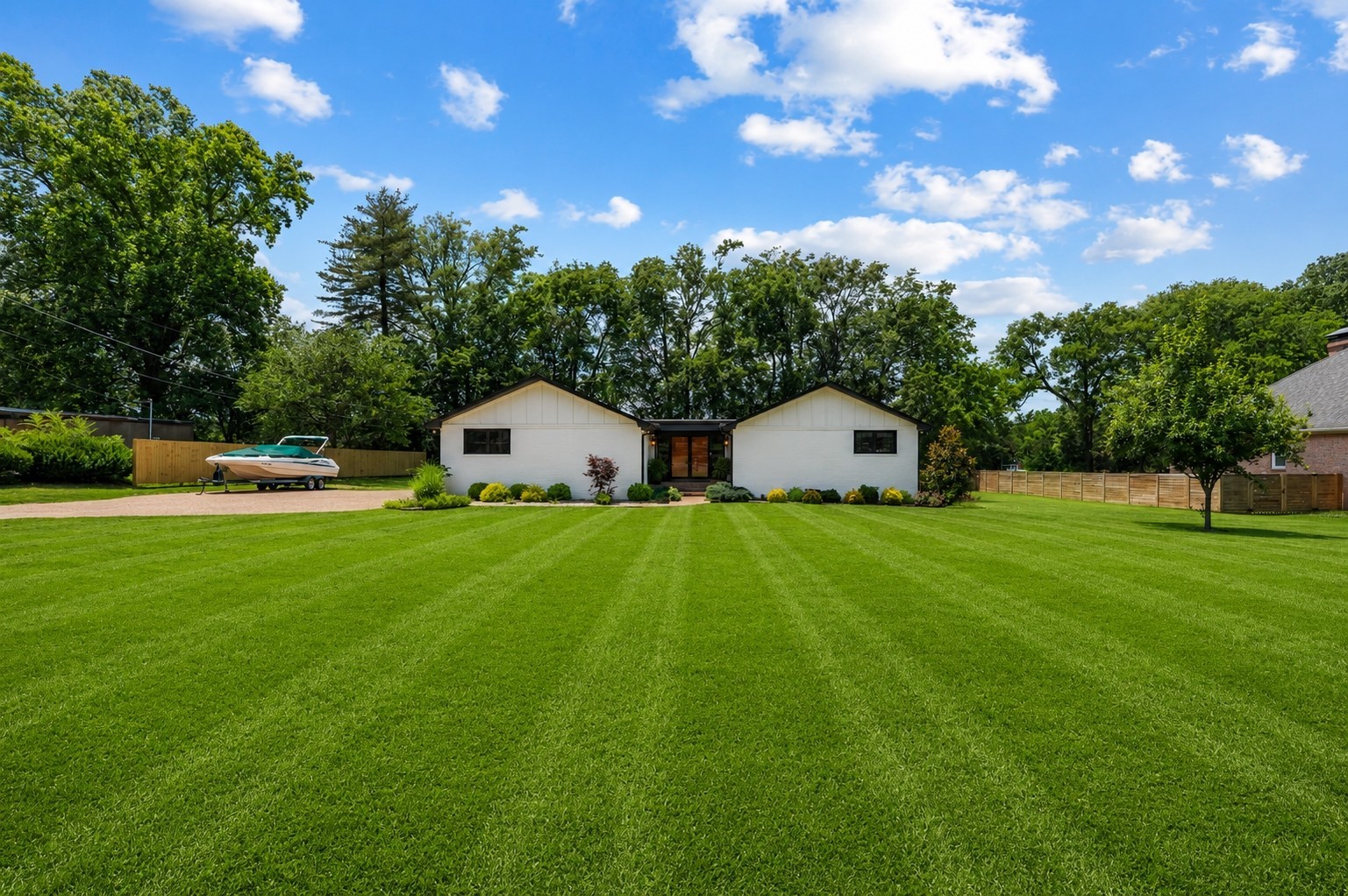 908 Lakeshore Dr