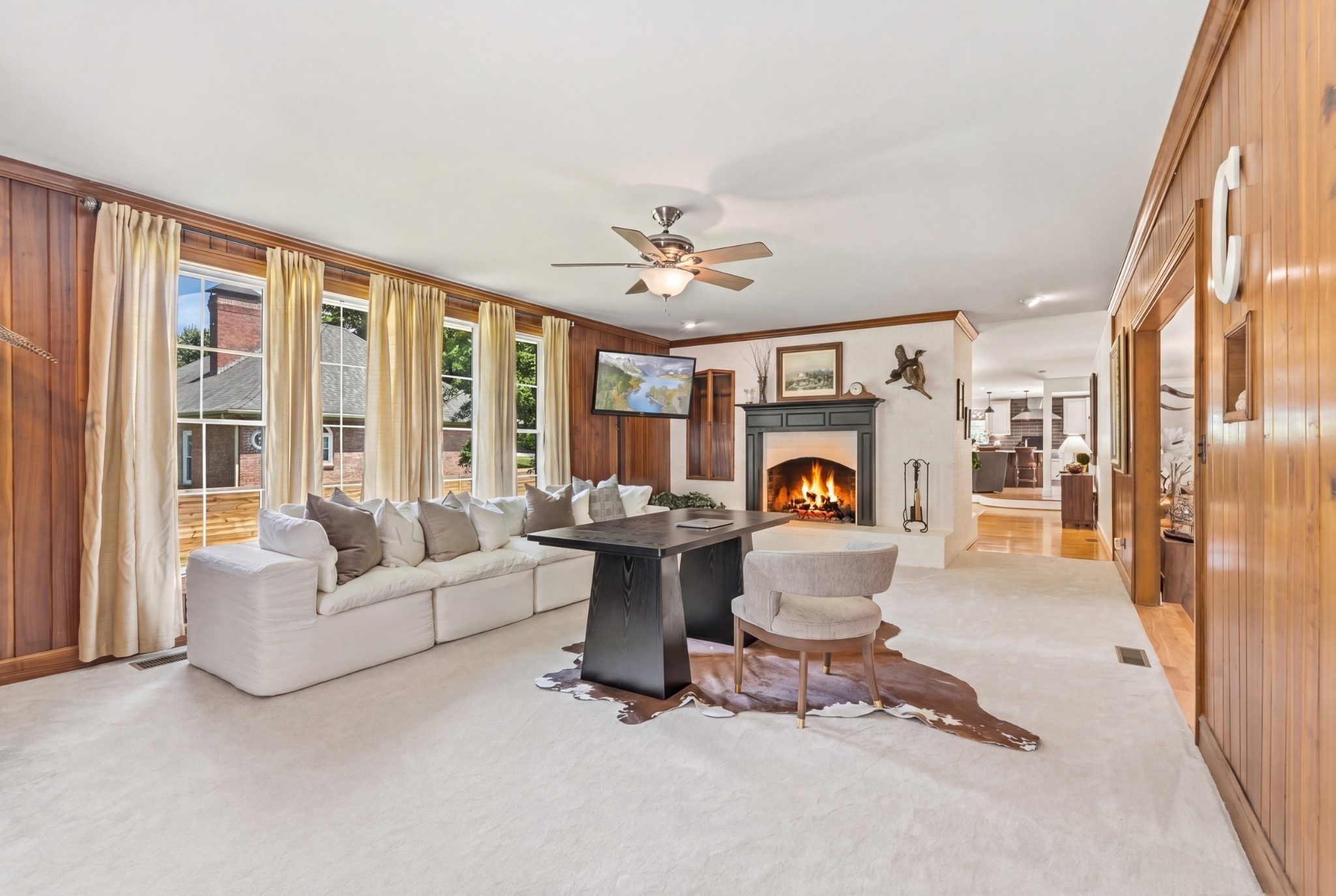 908 Lakeshore Dr