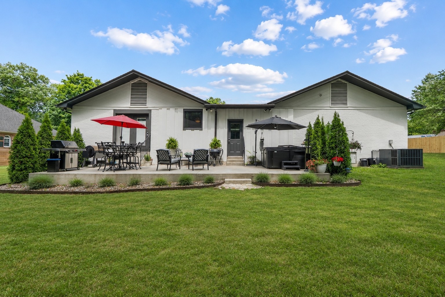 908 Lakeshore Dr