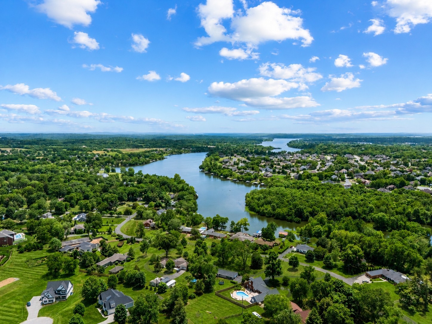 908 Lakeshore Dr