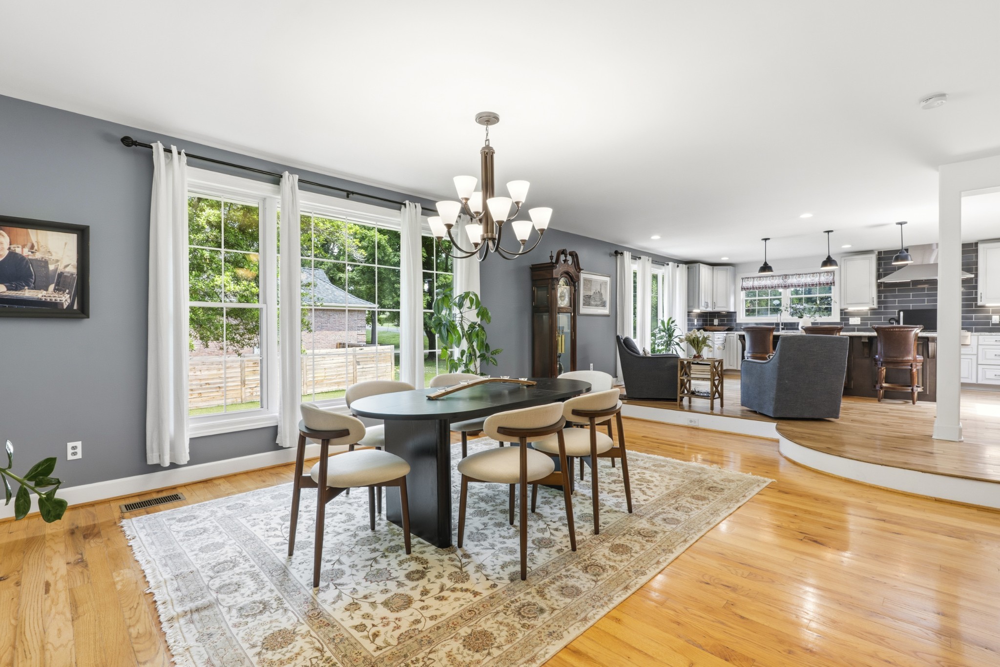 908 Lakeshore Dr