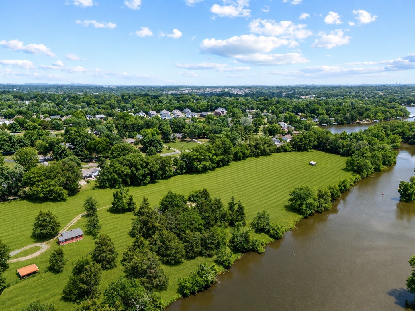908 Lakeshore Dr