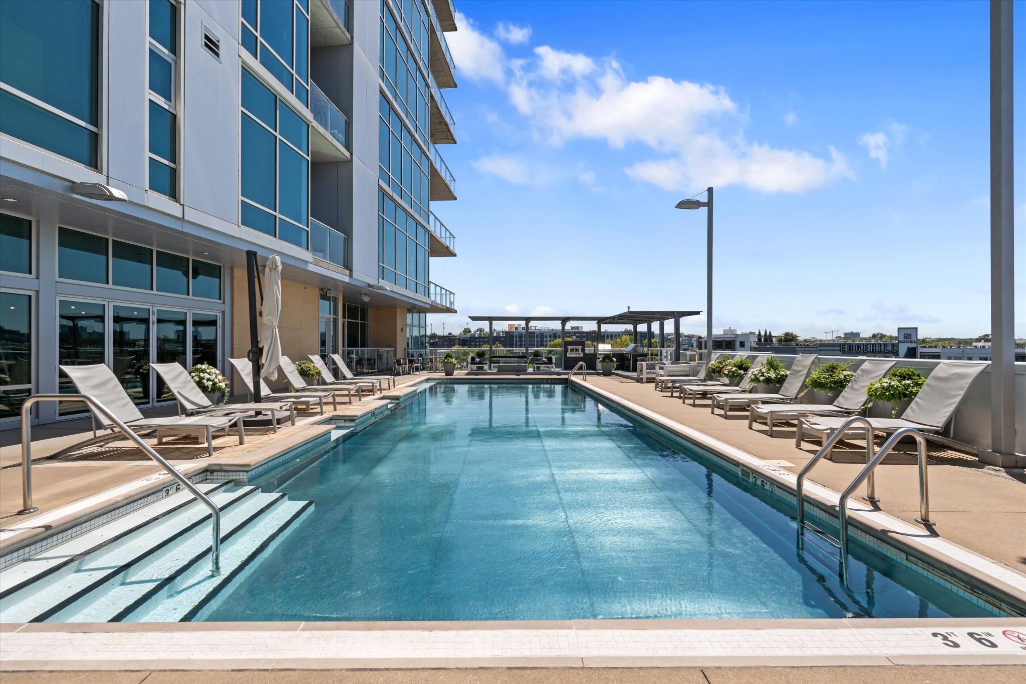 700 12th Ave, S Unit: 1206