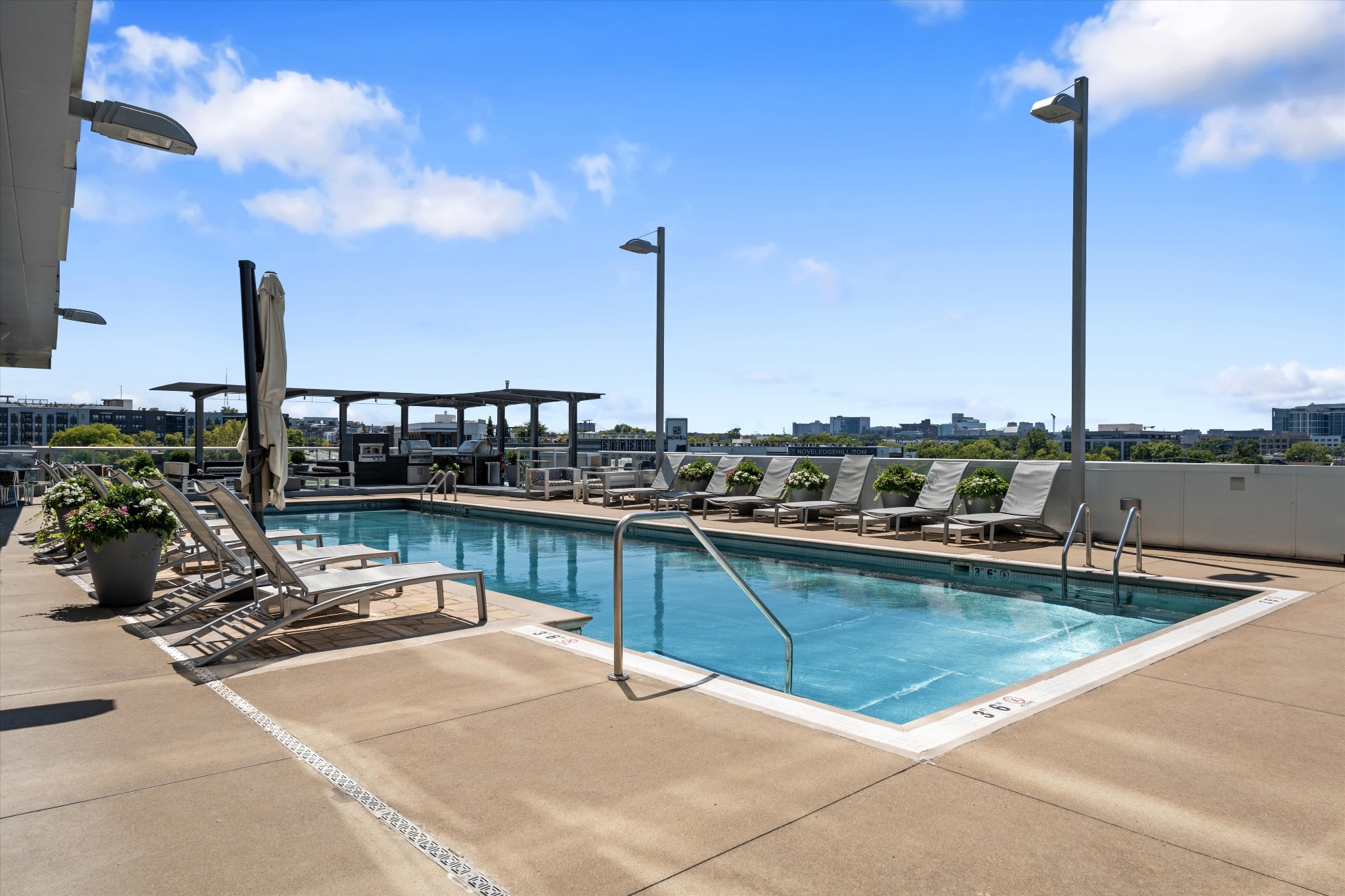 700 12th Ave, S Unit: 1206