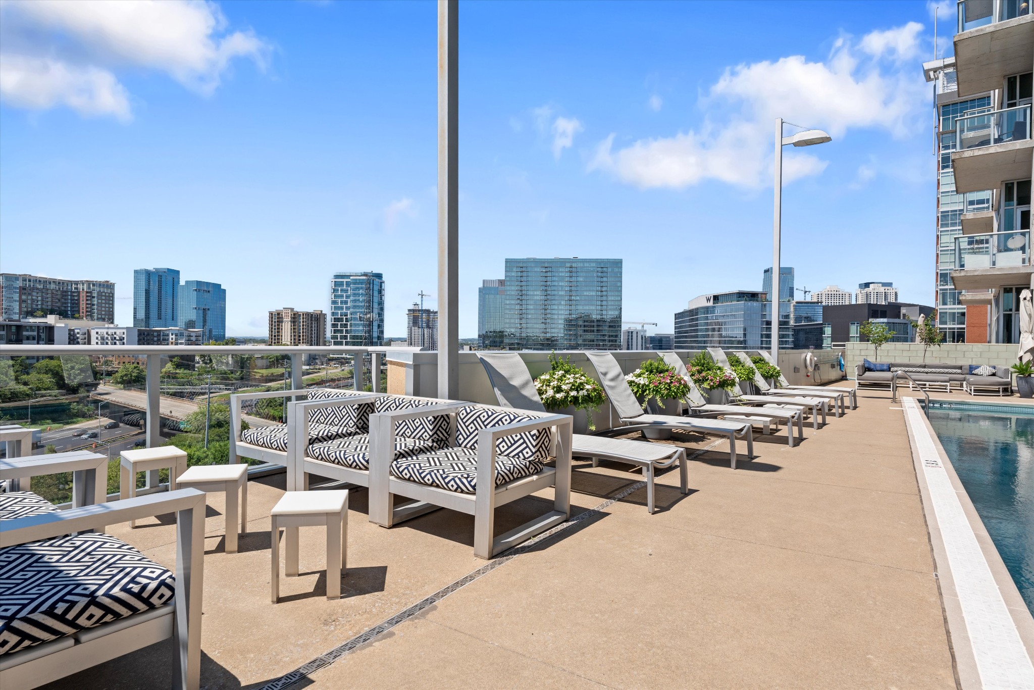 700 12th Ave, S Unit: 1206