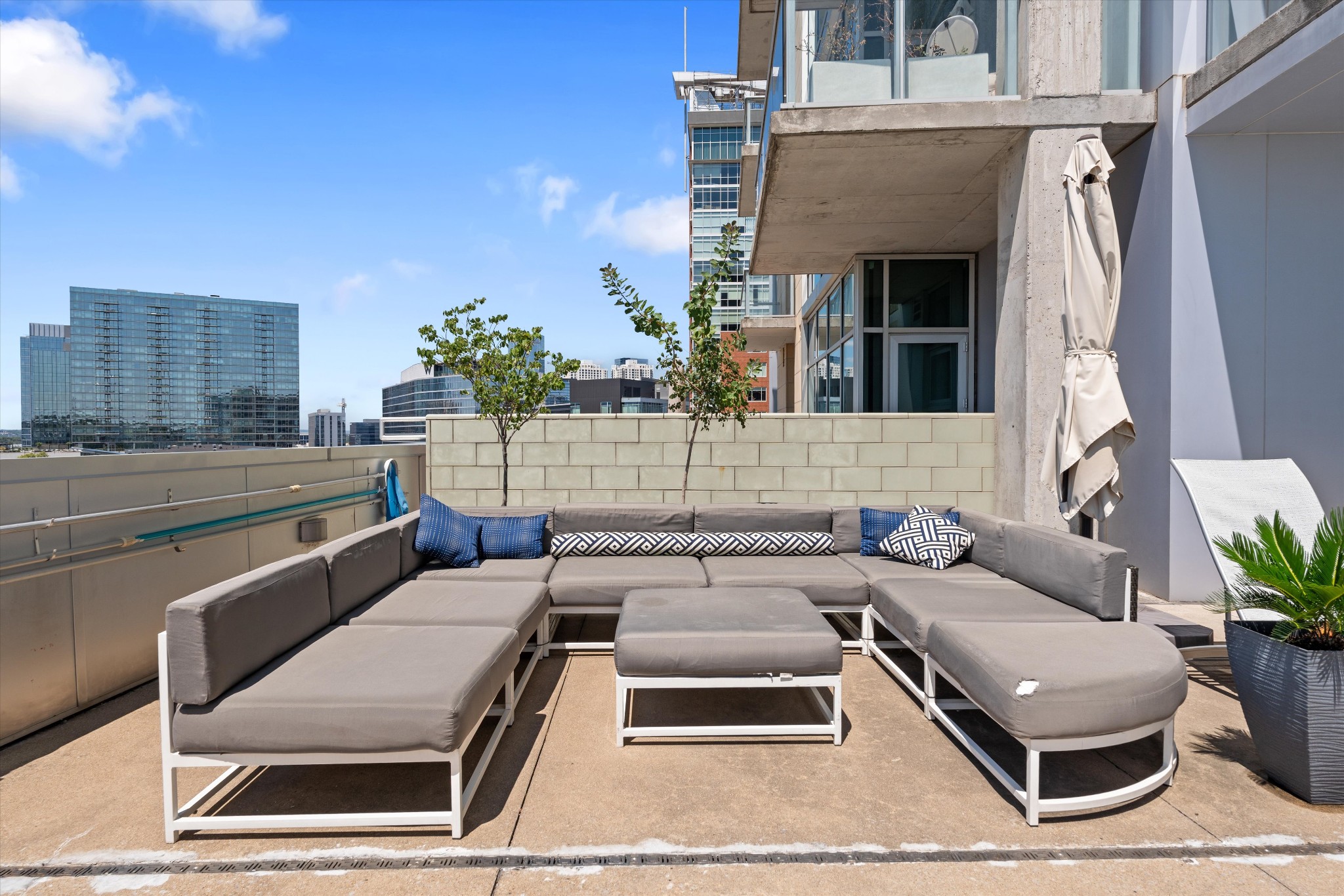 700 12th Ave, S Unit: 1206