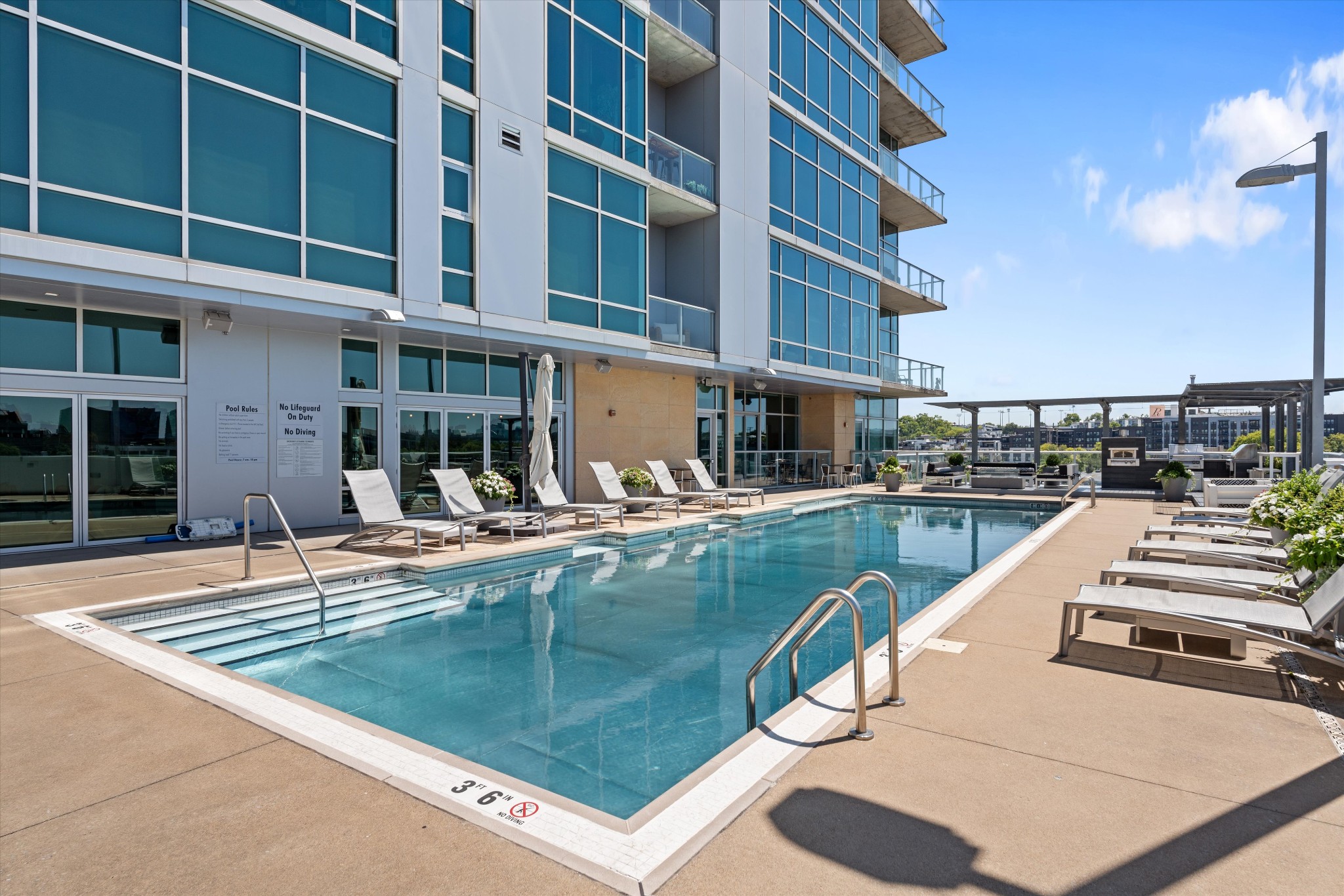 700 12th Ave, S Unit: 1206