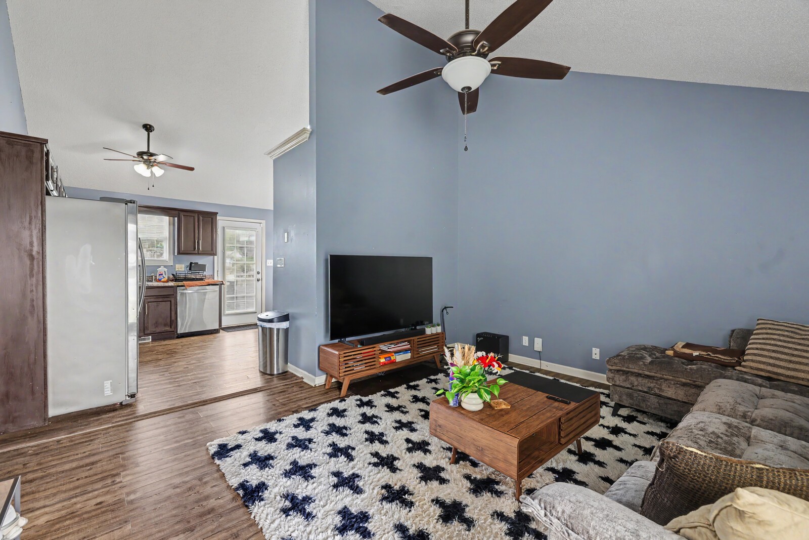 726 Donna Ct