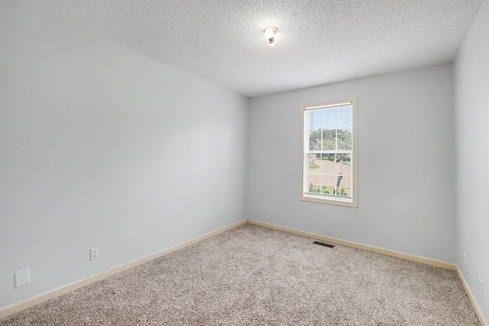 726 Donna Ct