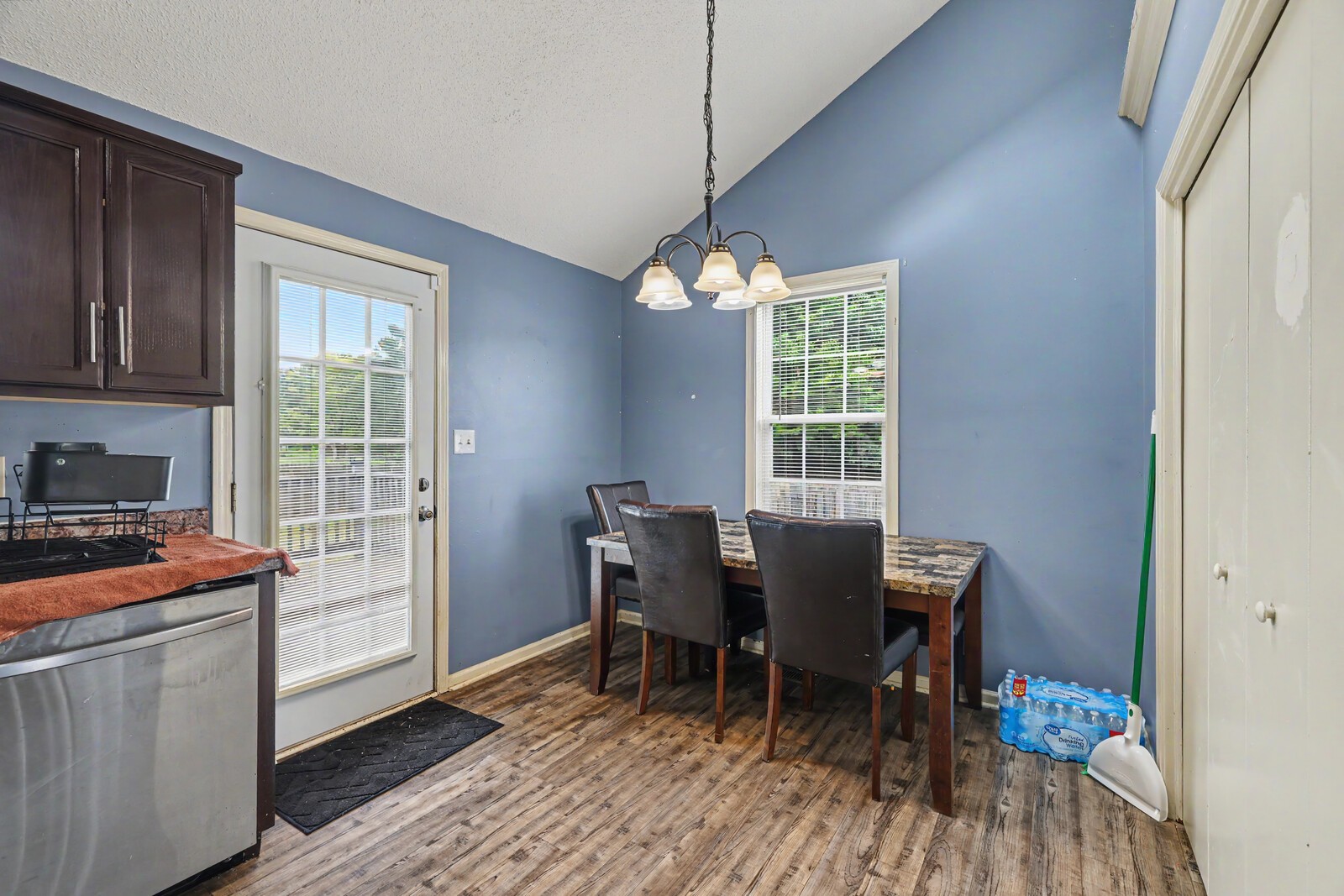 726 Donna Ct