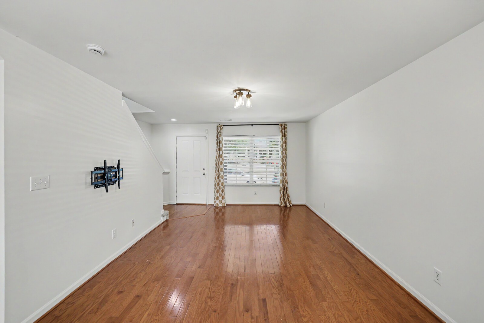 1420 Riverbrook Dr