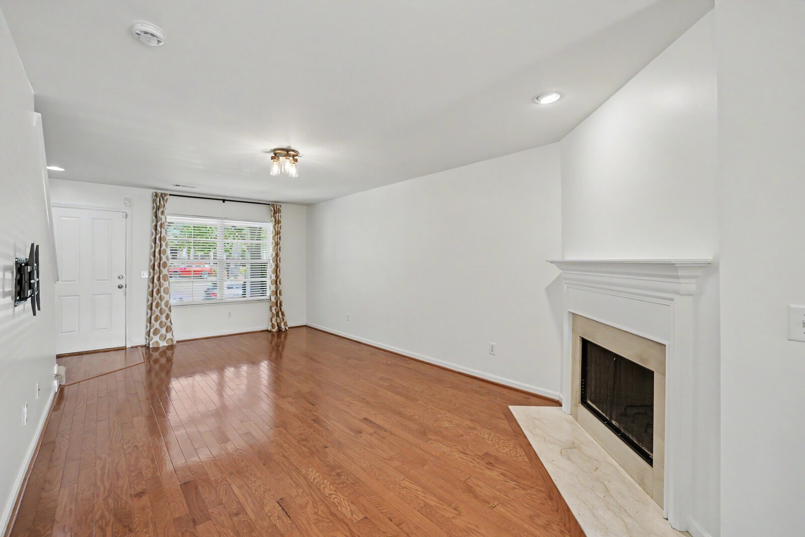 1420 Riverbrook Dr