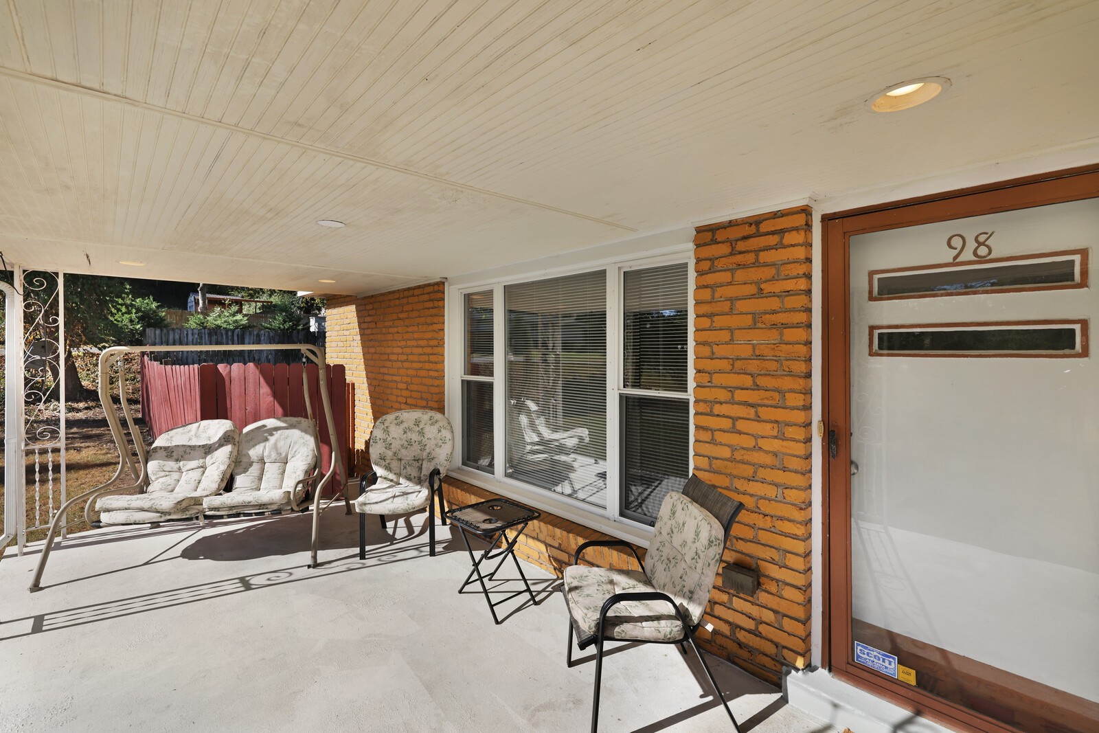 98 Curtiswood Dr