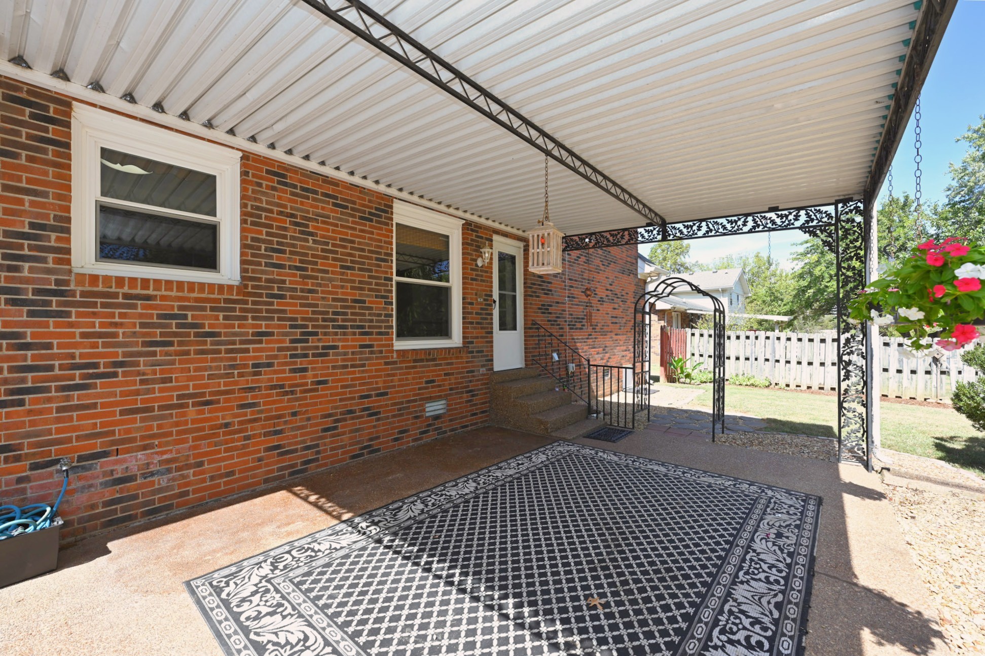 427 Walton Ferry Rd