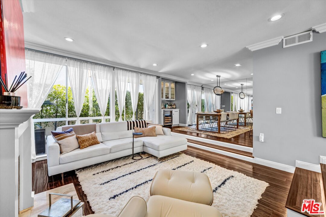 19 Canyon Crest Dr