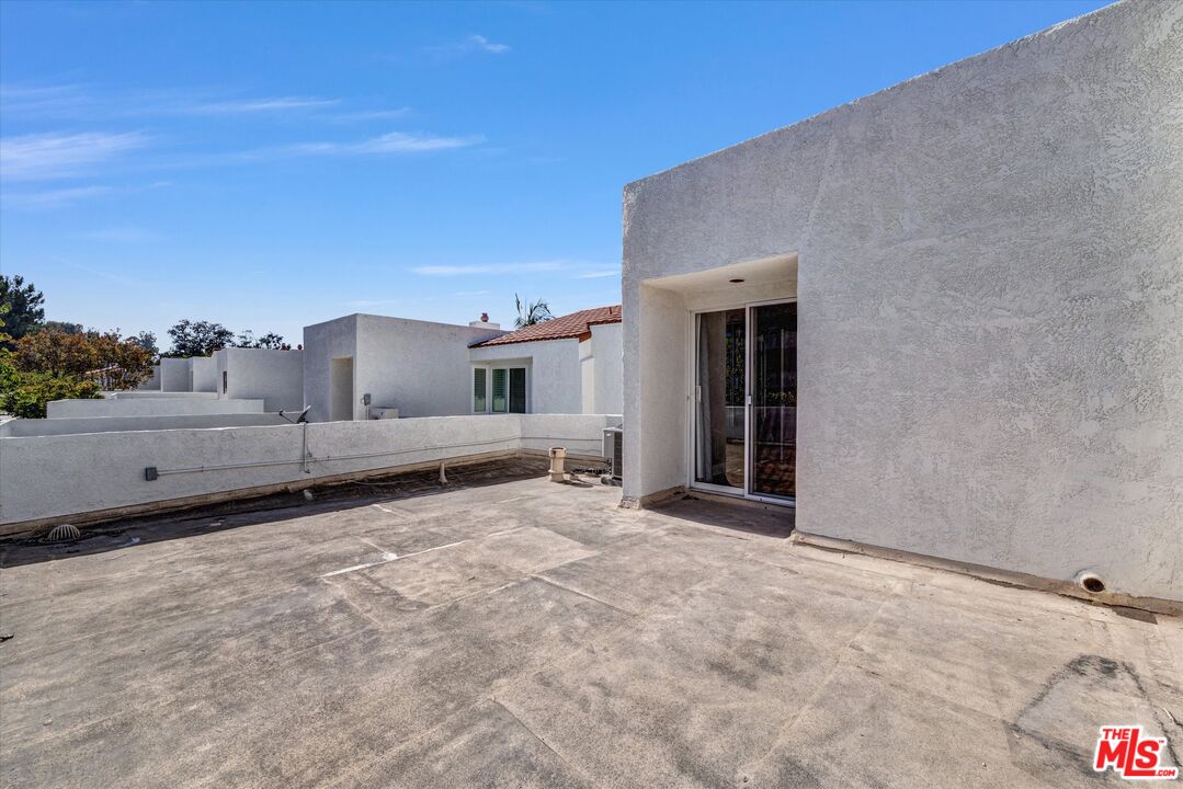 19 Canyon Crest Dr