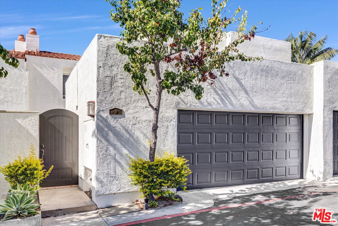 19 Canyon Crest Dr