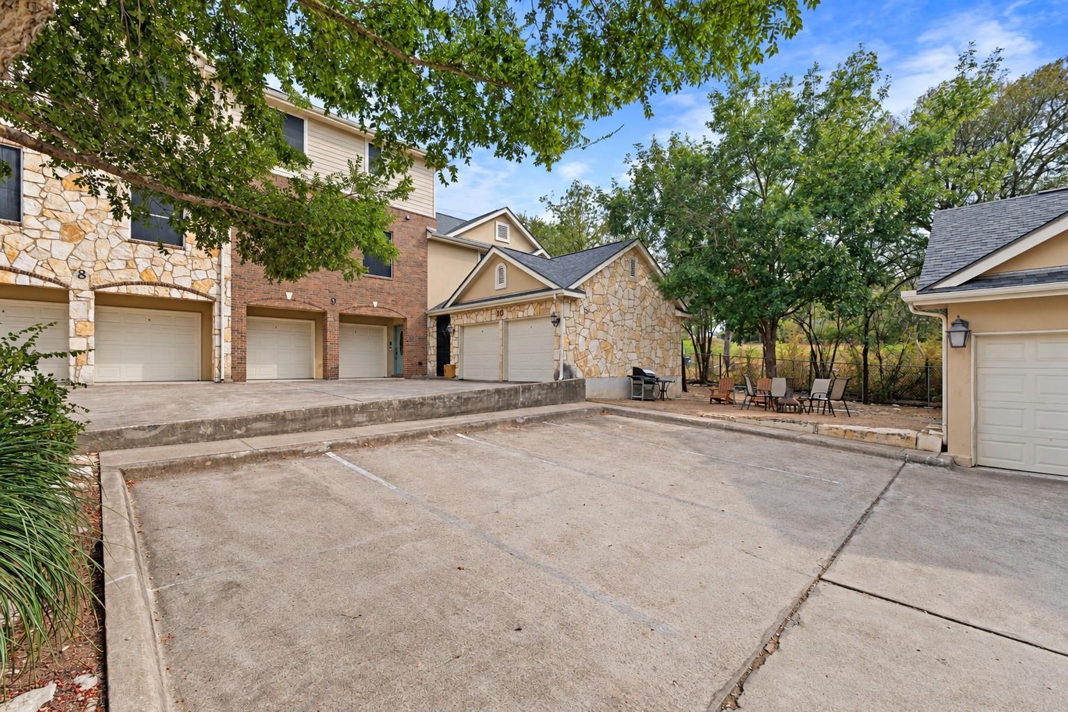 1402 Parker LN # 3
