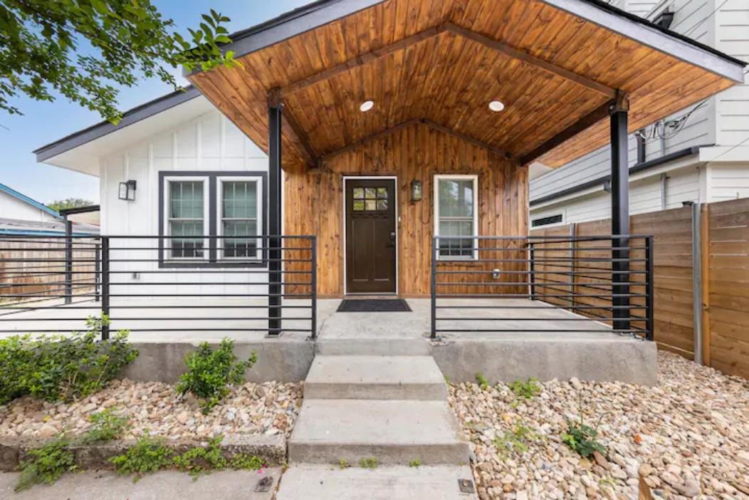 2319 Santa Rita ST