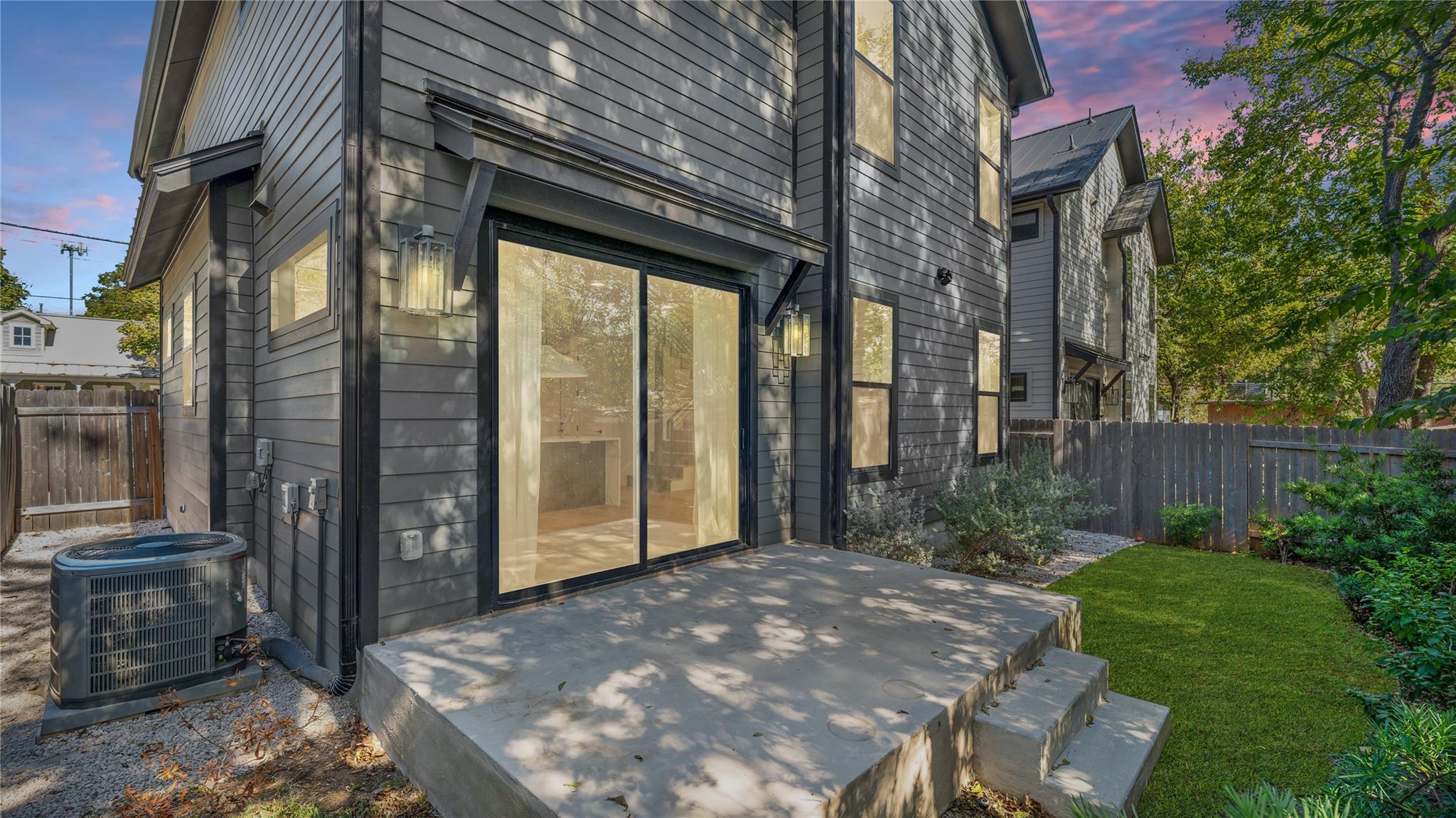 2211 Santa Rosa ST