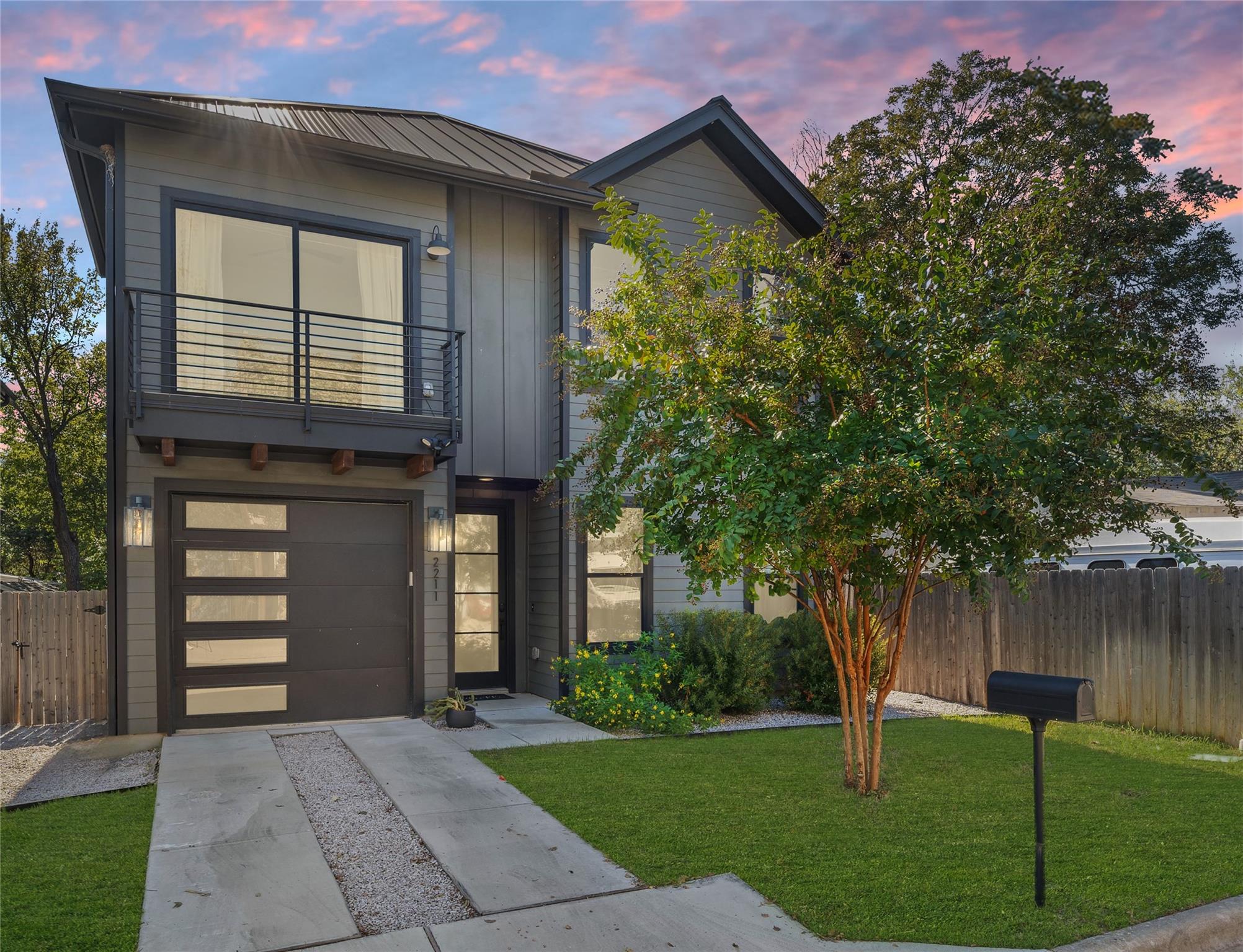 2211 Santa Rosa ST