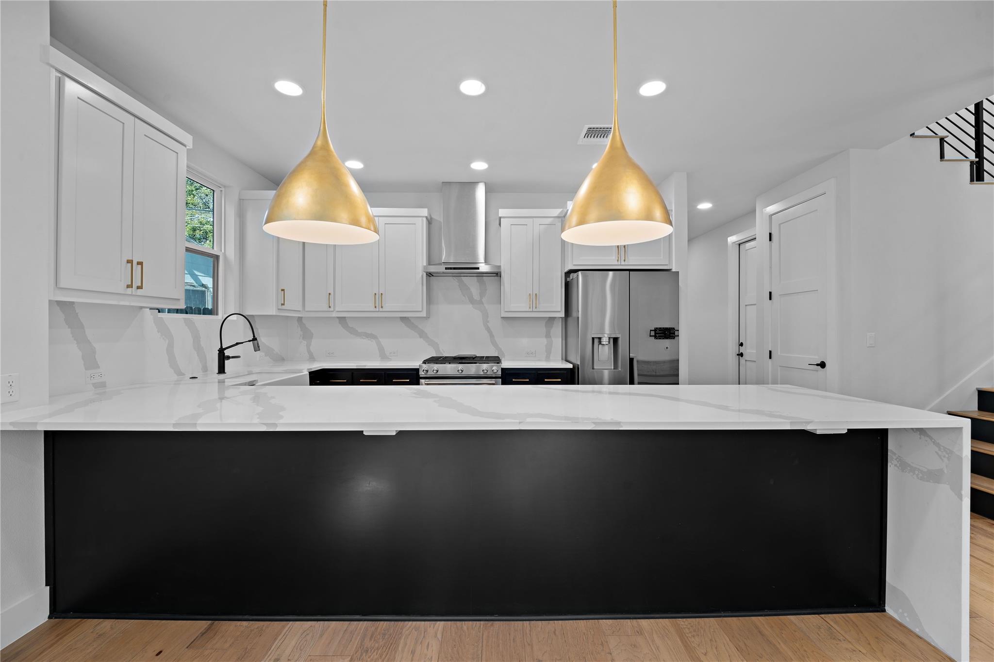2211 Santa Rosa ST