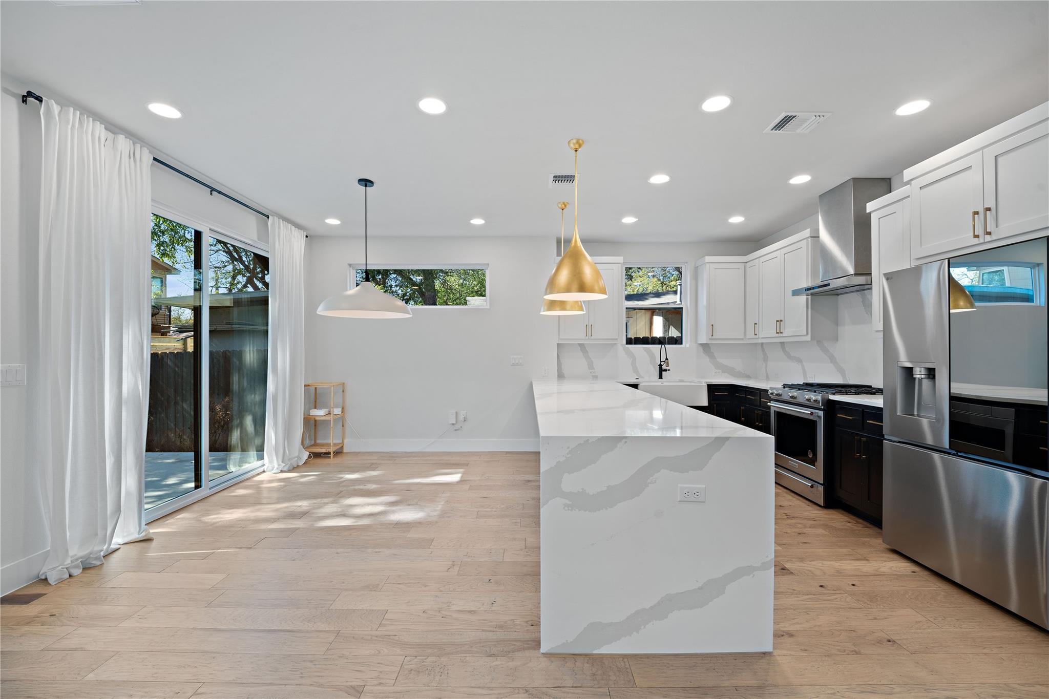 2211 Santa Rosa ST