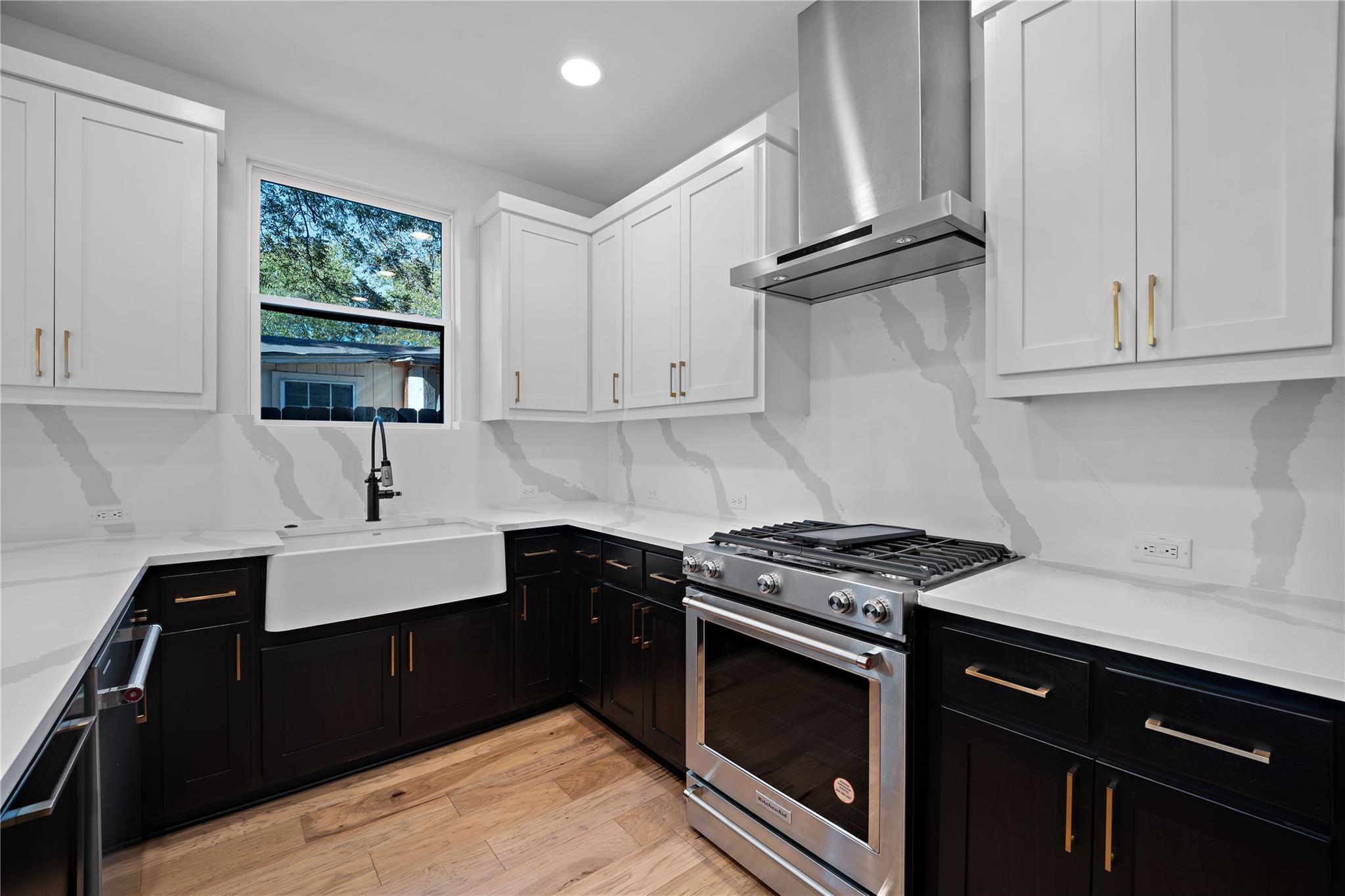 2211 Santa Rosa ST