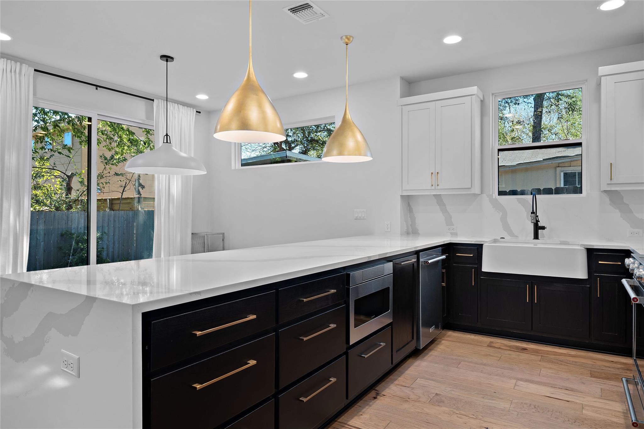 2211 Santa Rosa ST
