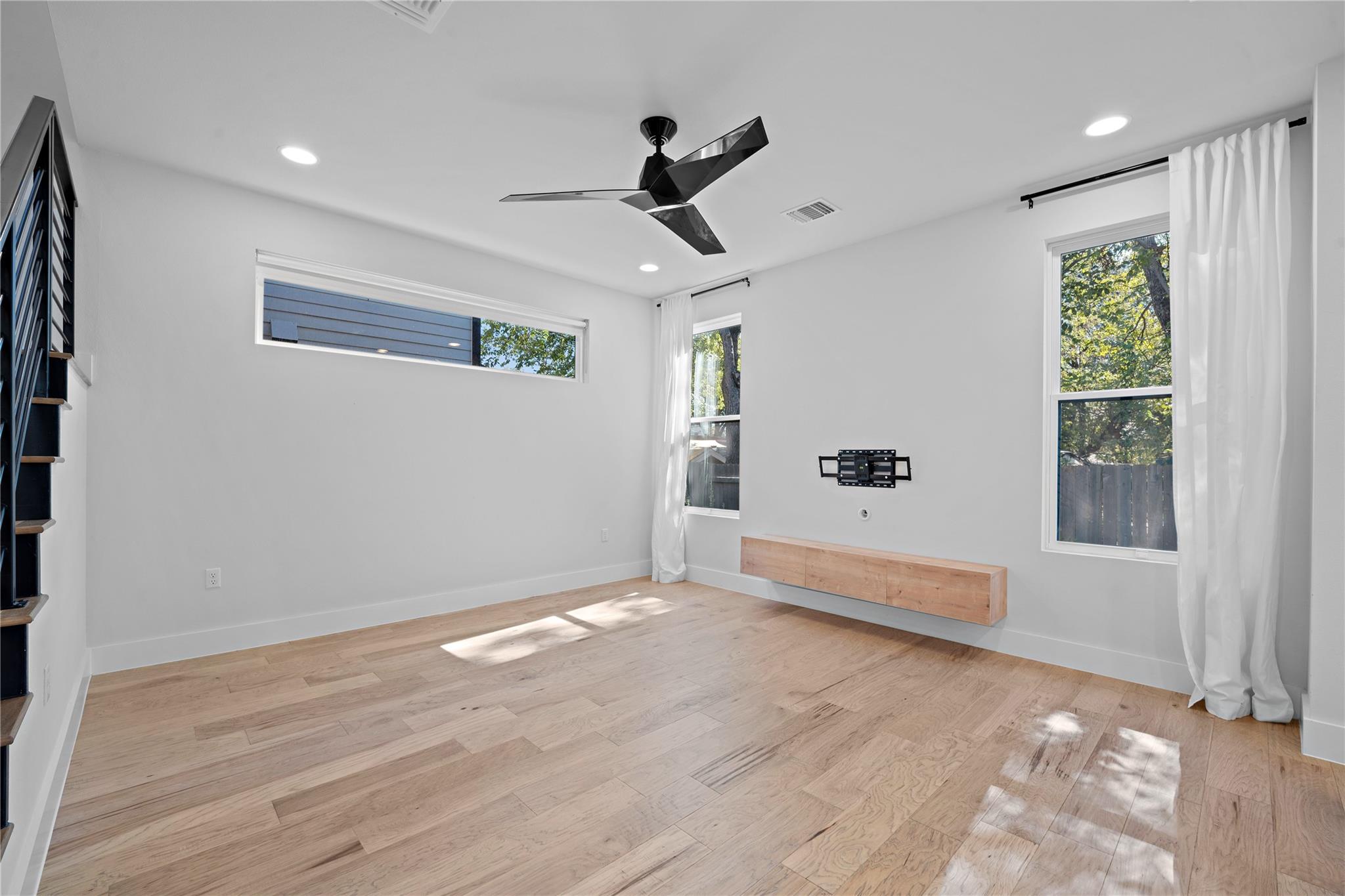 2211 Santa Rosa ST